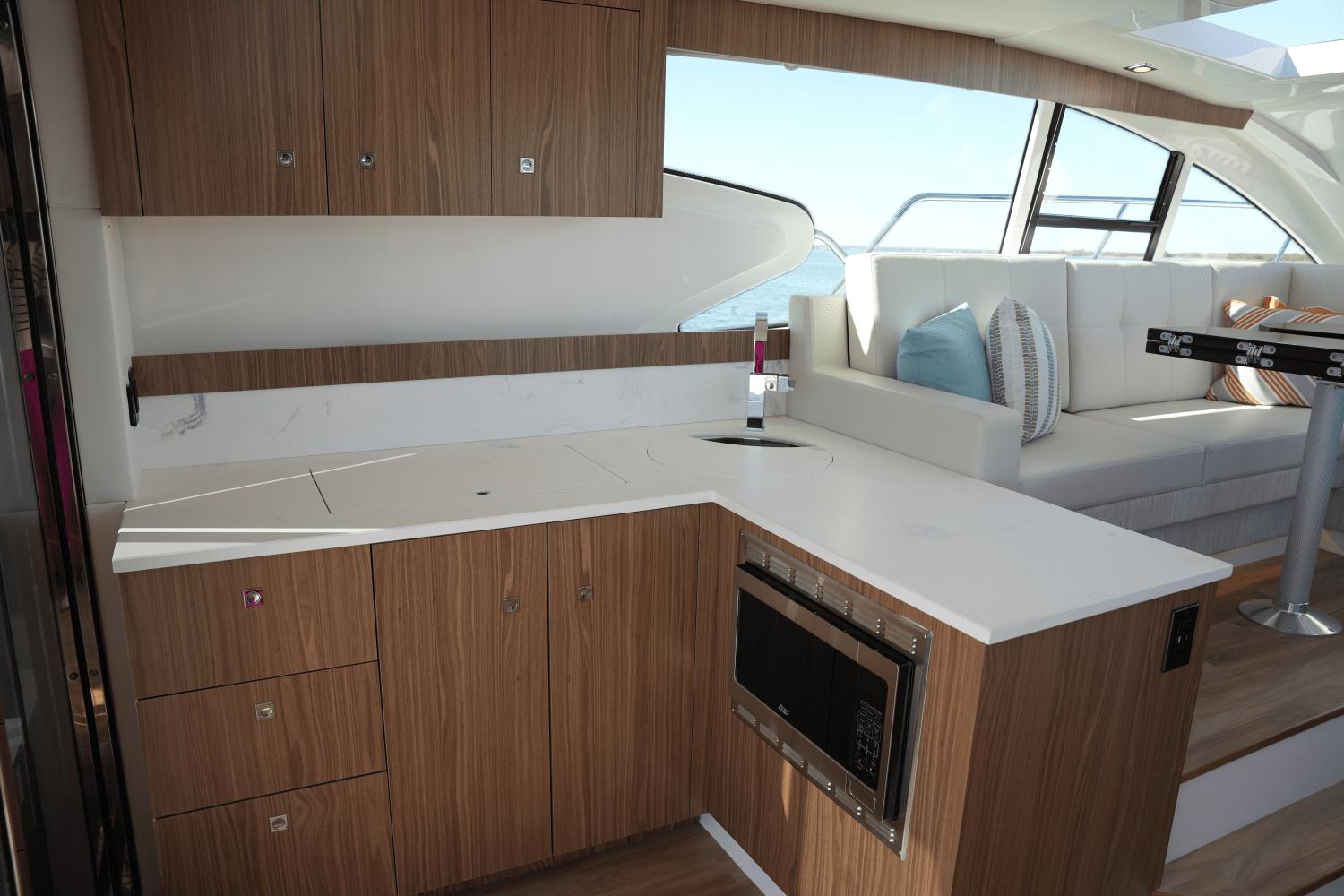 2025-cruisers-yachts-46-cantius-power-9554633-970935873-0-141120241442-14