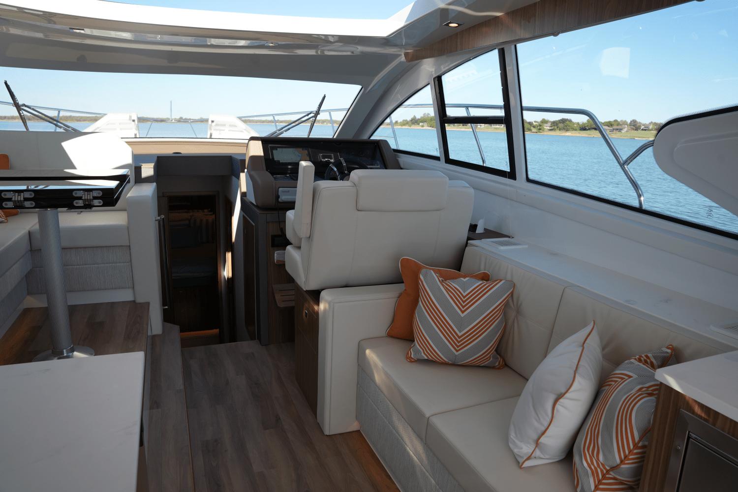 2025-cruisers-yachts-46-cantius-power-9554633-970935875-0-141120241442-16