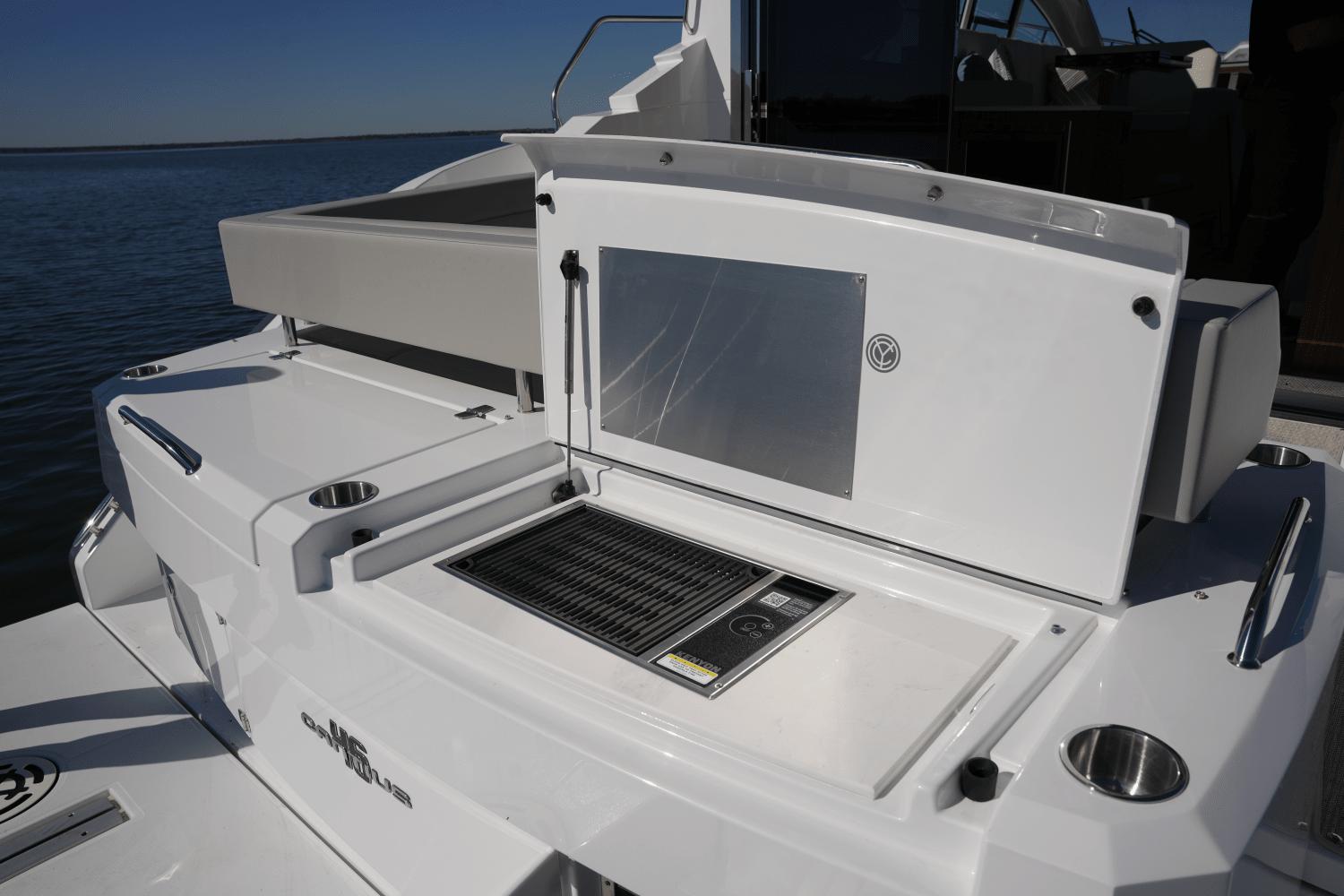2025-cruisers-yachts-46-cantius-power-9554633-970935877-0-141120241442-19