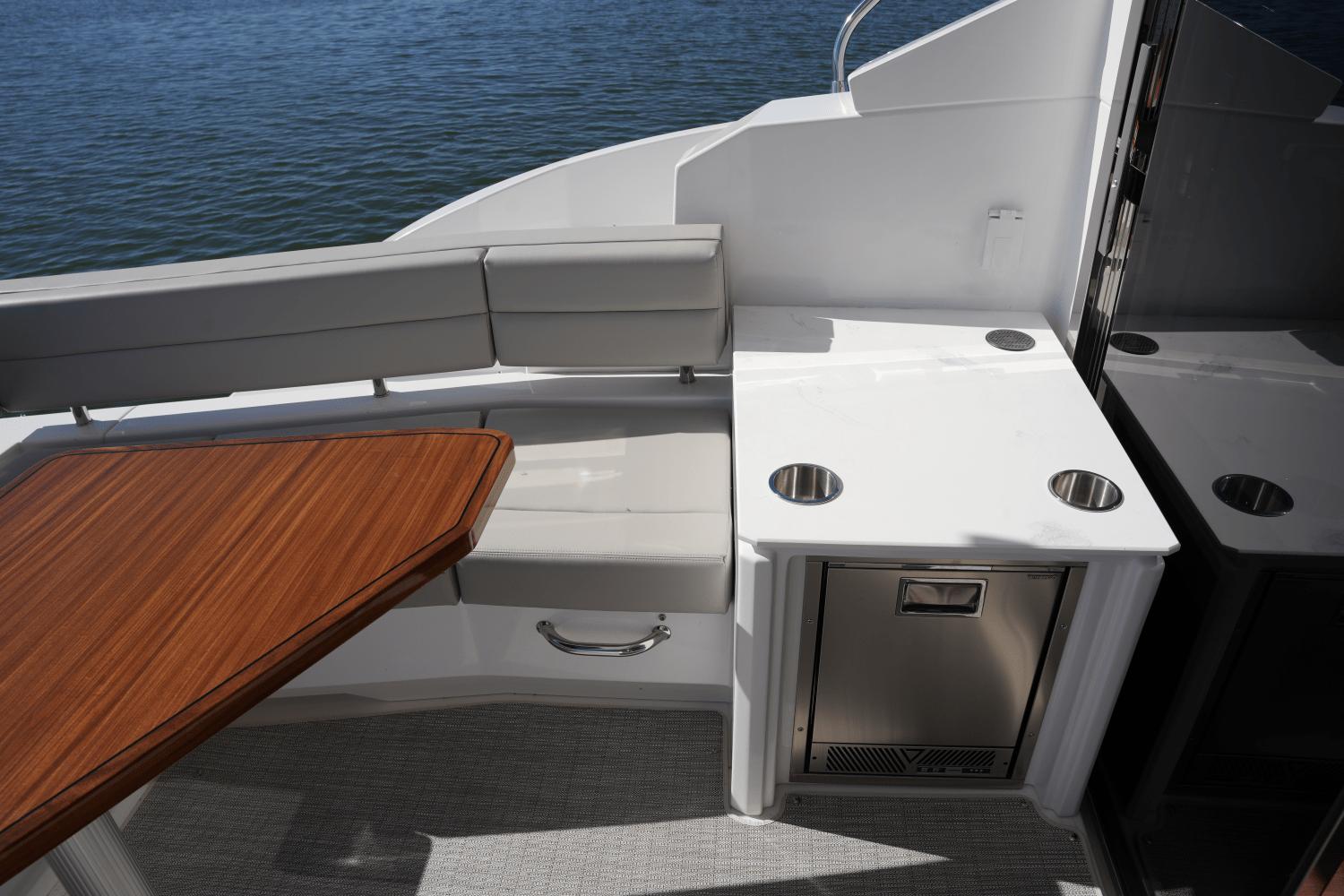 2025-cruisers-yachts-46-cantius-power-9554633-970935880-0-141120241442-1