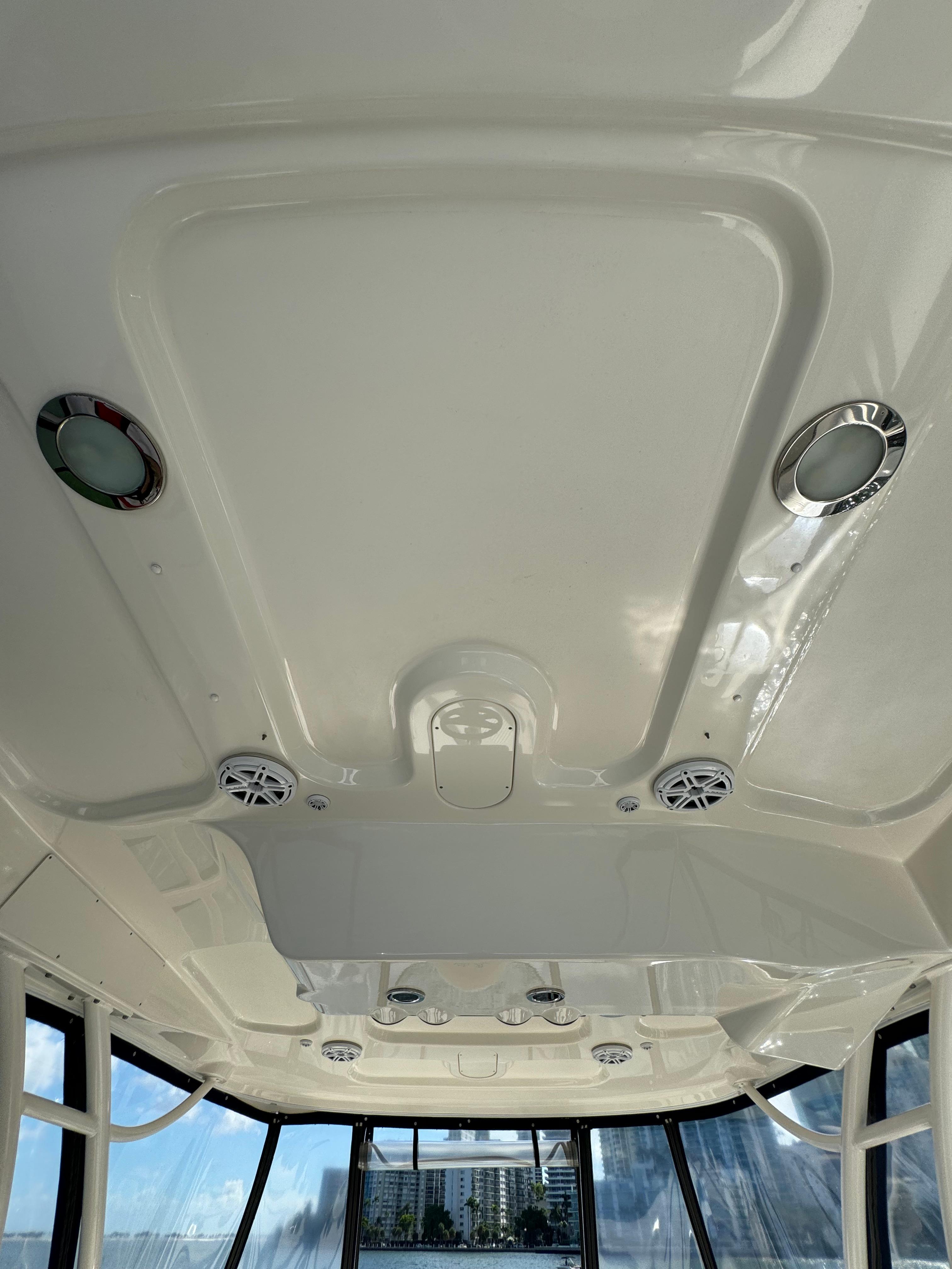 2005-sea-ray-58-sedan-bridge-power-9804645-20250521184912038-1_XLARGE