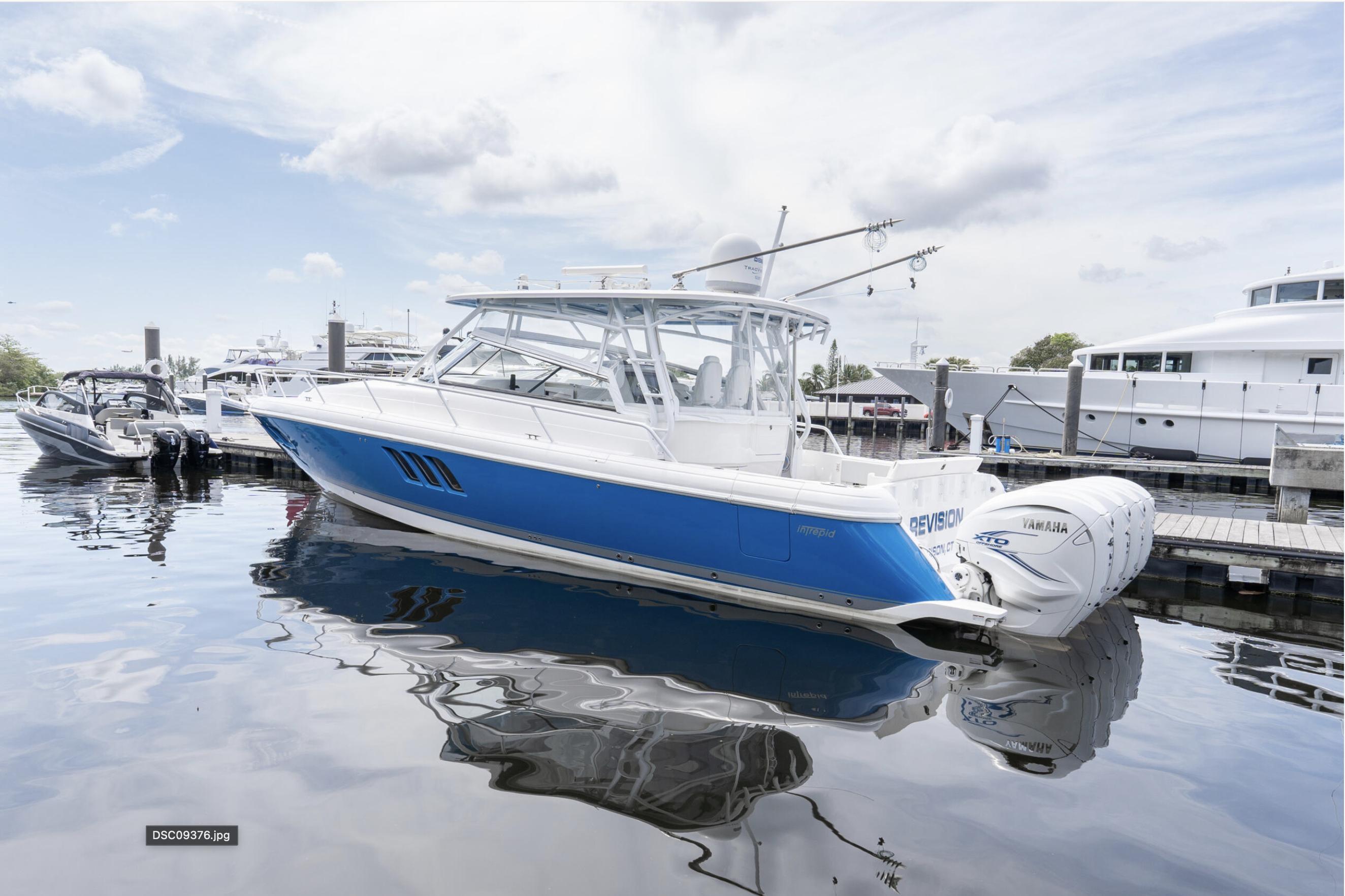 2019 Intrepid 475 Sport Yacht