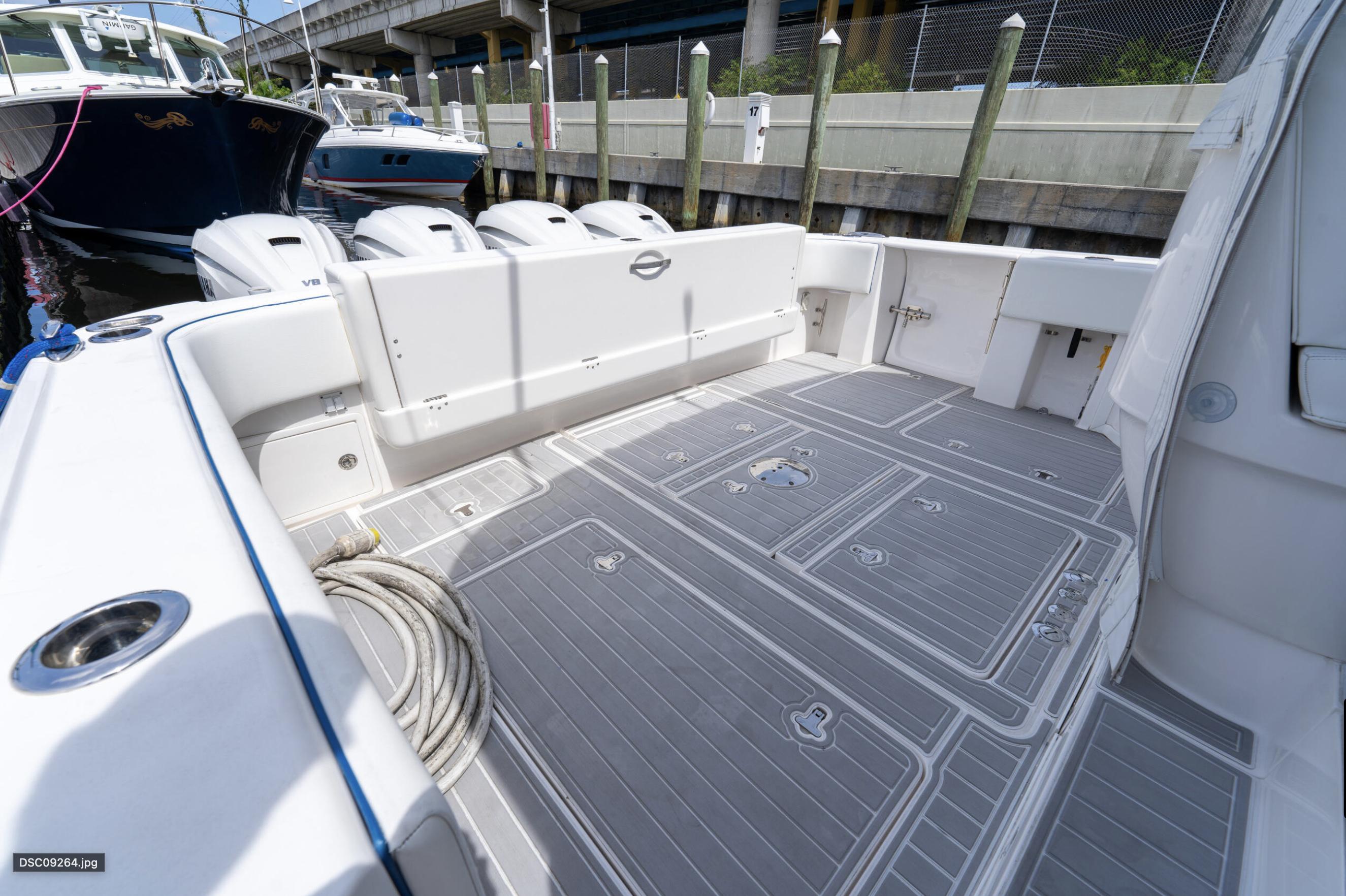 2019 Intrepid 475 Sport Yacht