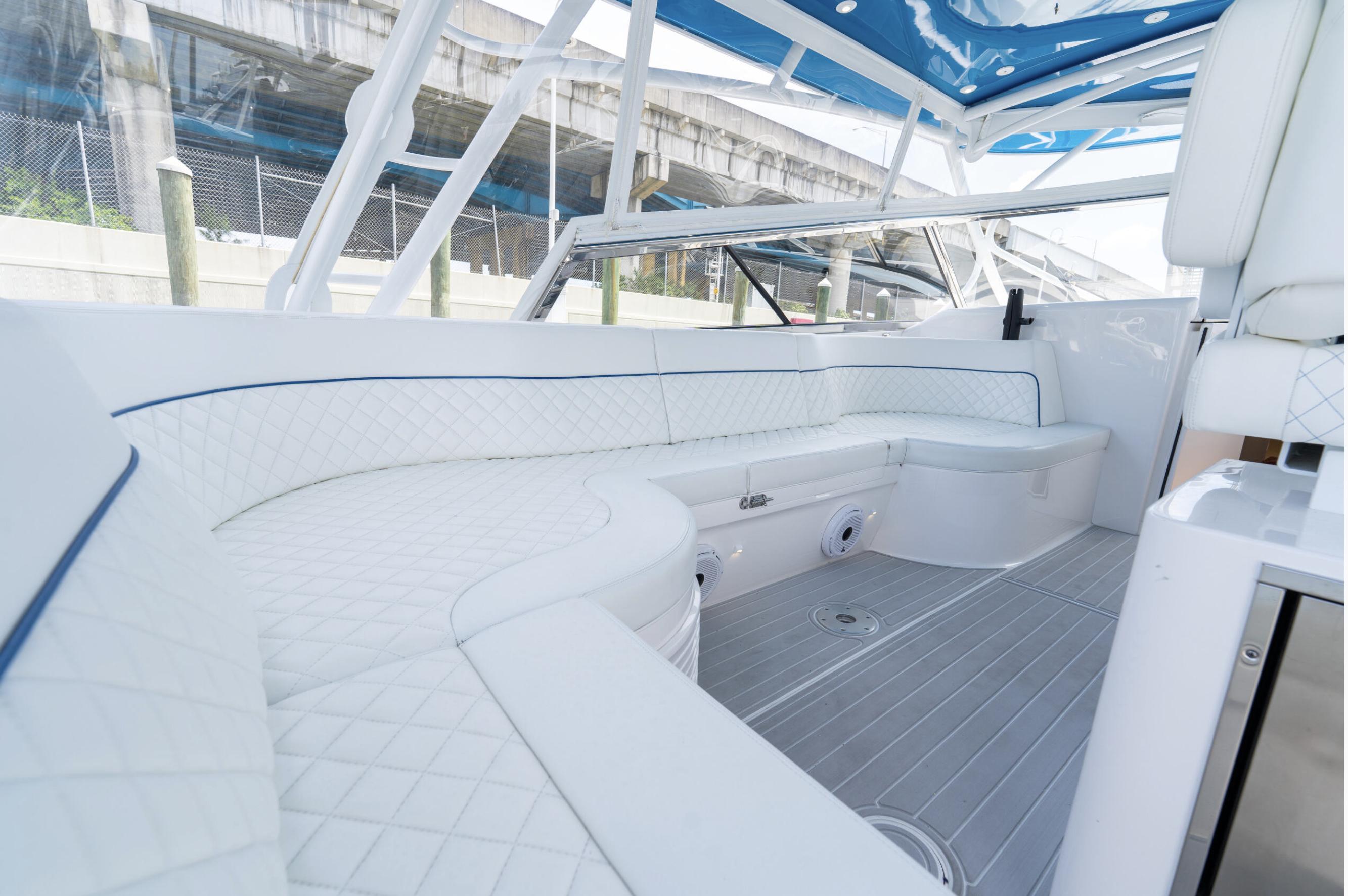 2019 Intrepid 475 Sport Yacht