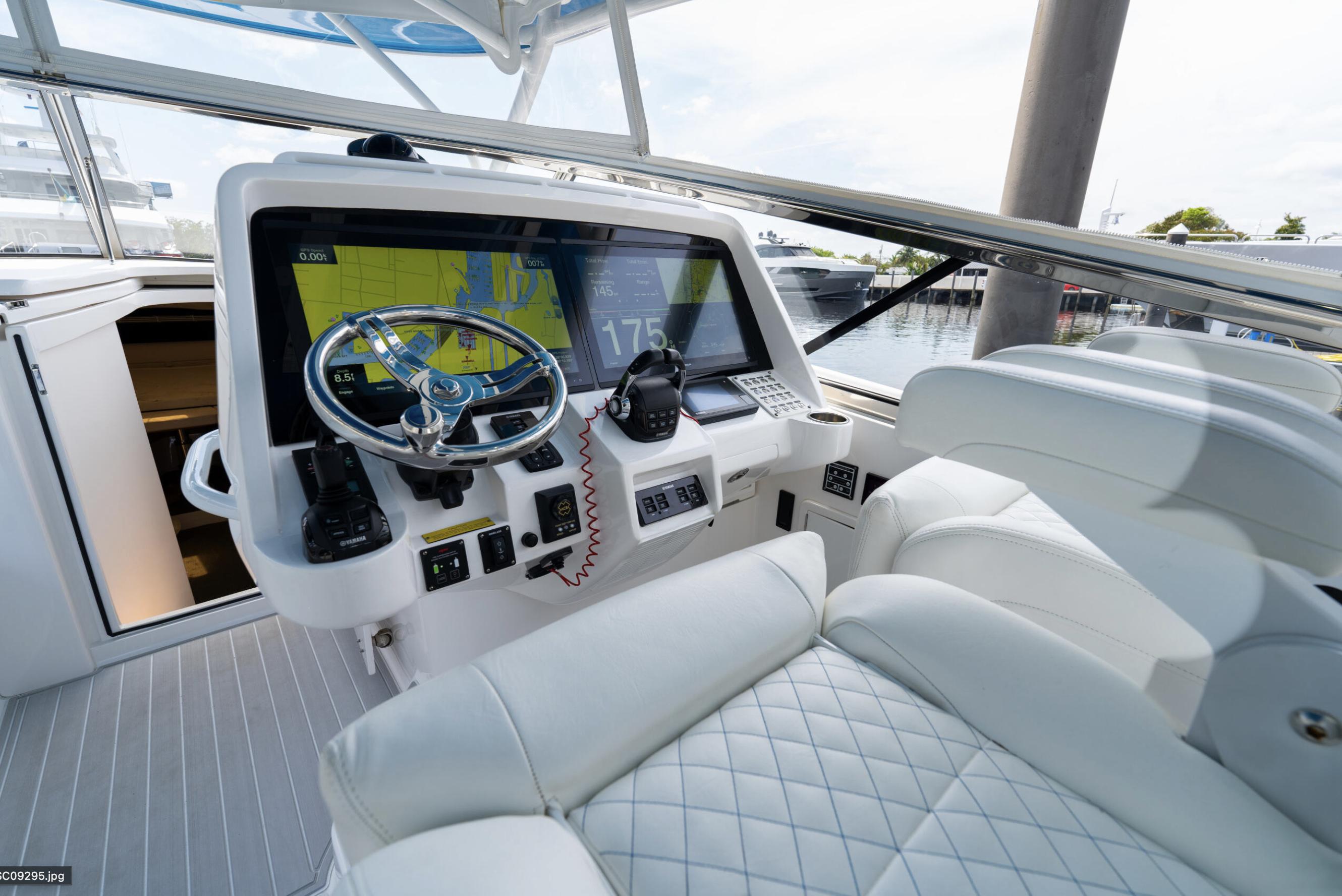 2019 Intrepid 475 Sport Yacht