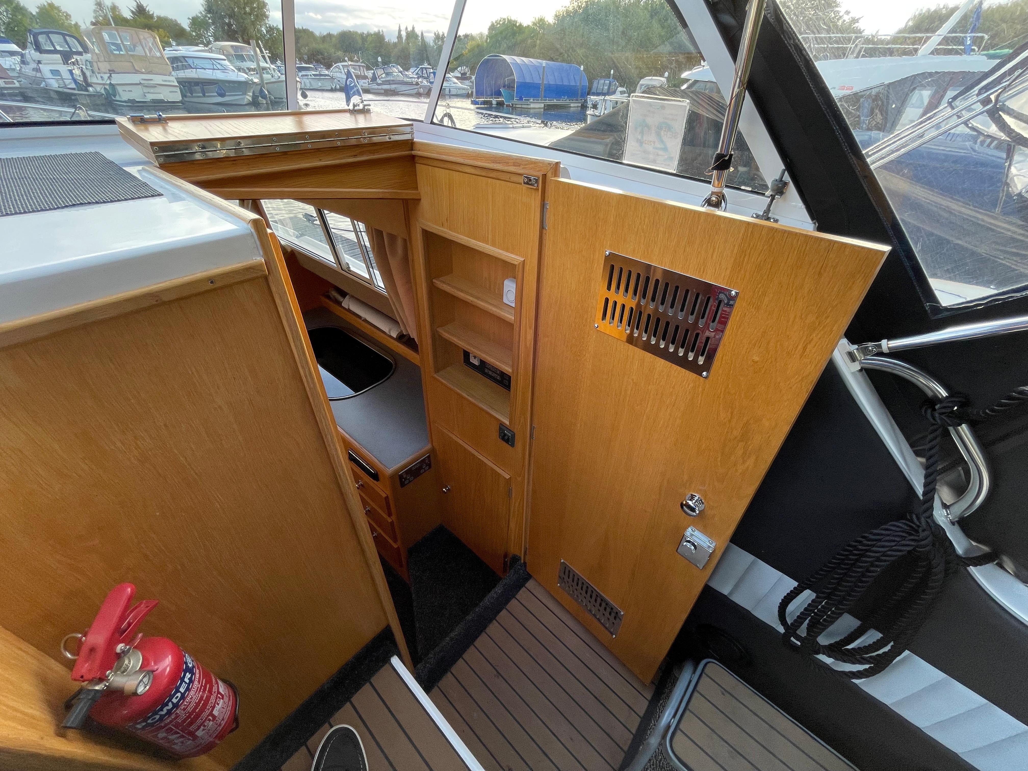 2018 Viking 24 WIDE BEAM