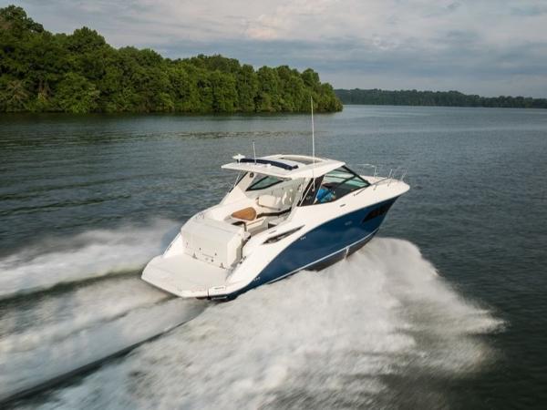 2022 Sea Ray boat for sale, model of the boat is Sundancer 320 & Image # 13 of 33