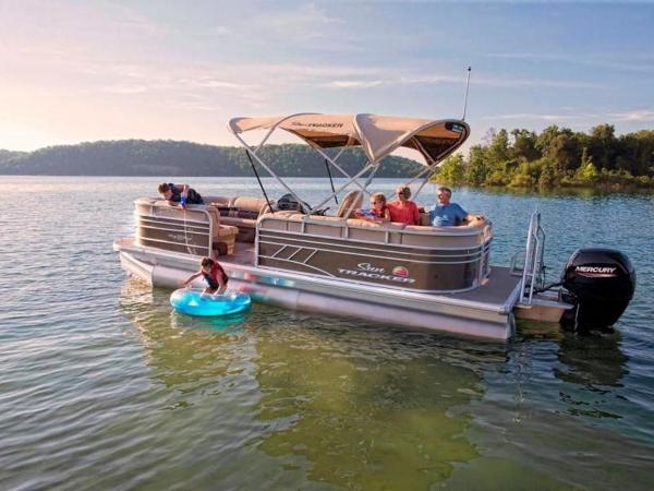 2022 Sun Tracker boat for sale, model of the boat is PARTY BARGE® 22 DLX & Image # 3 of 55