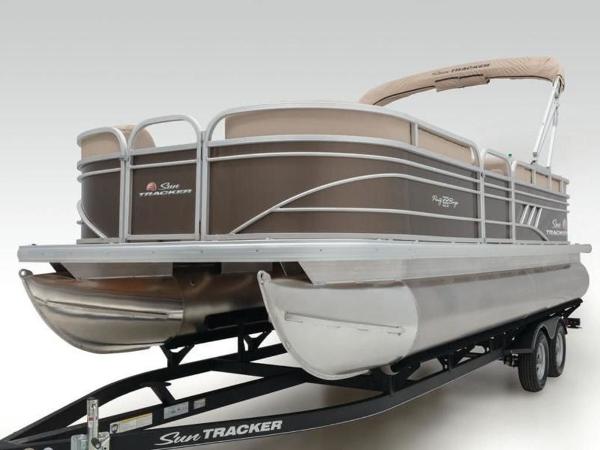 2022 Sun Tracker boat for sale, model of the boat is PARTY BARGE® 22 DLX & Image # 18 of 55