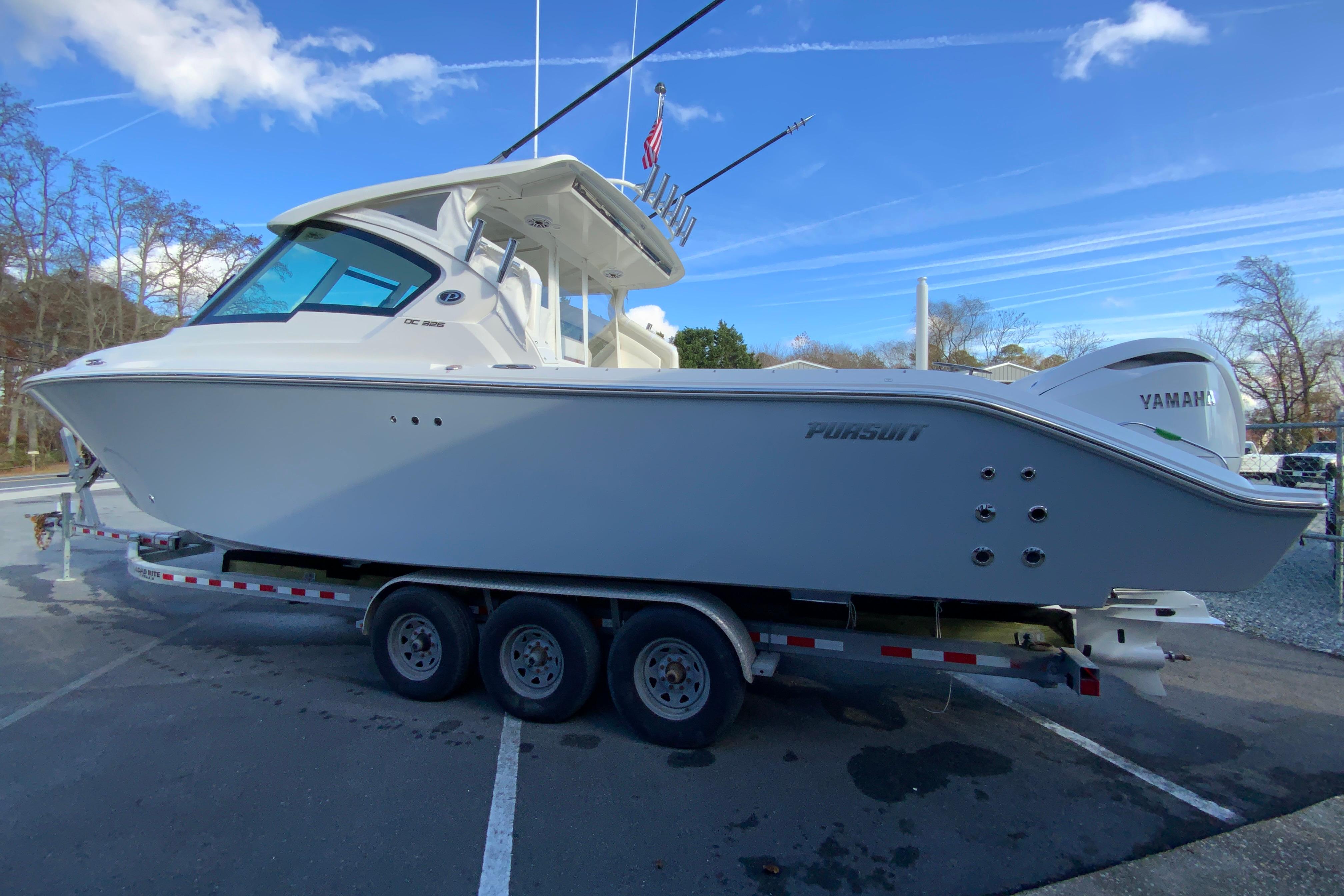 2026 Pursuit DC 326 Dual Console-7