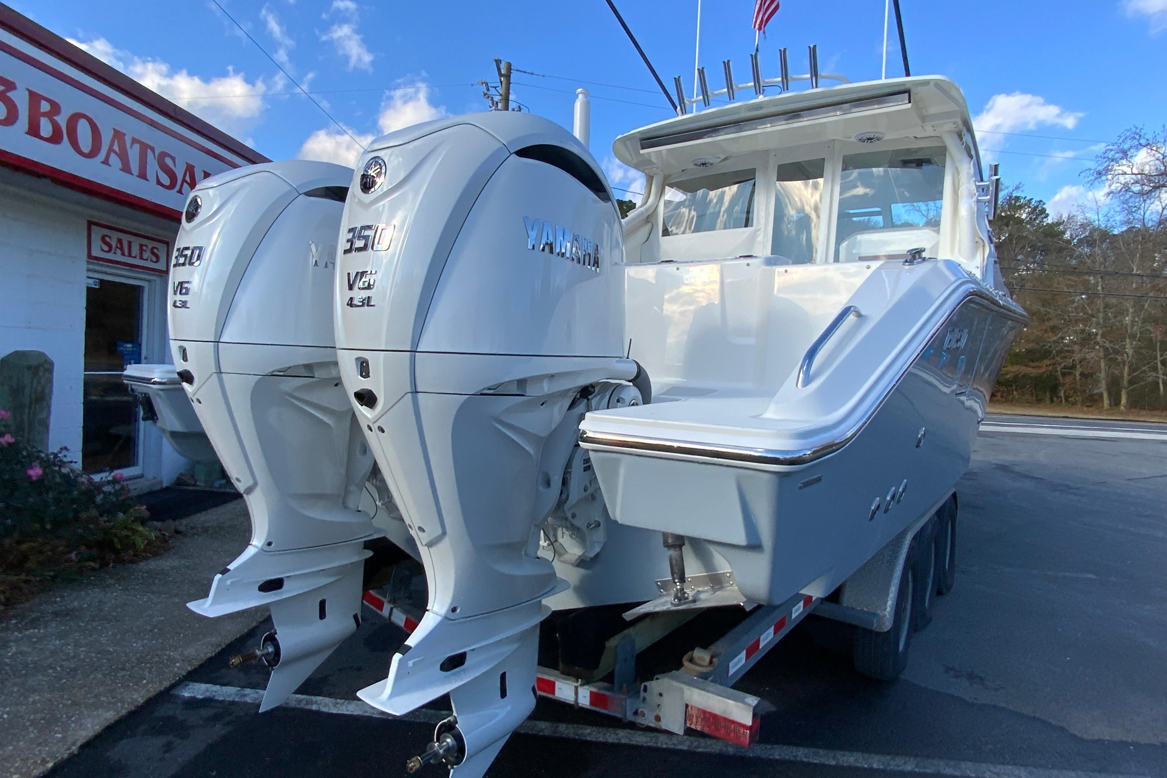 2026 Pursuit DC 326 Dual Console-10