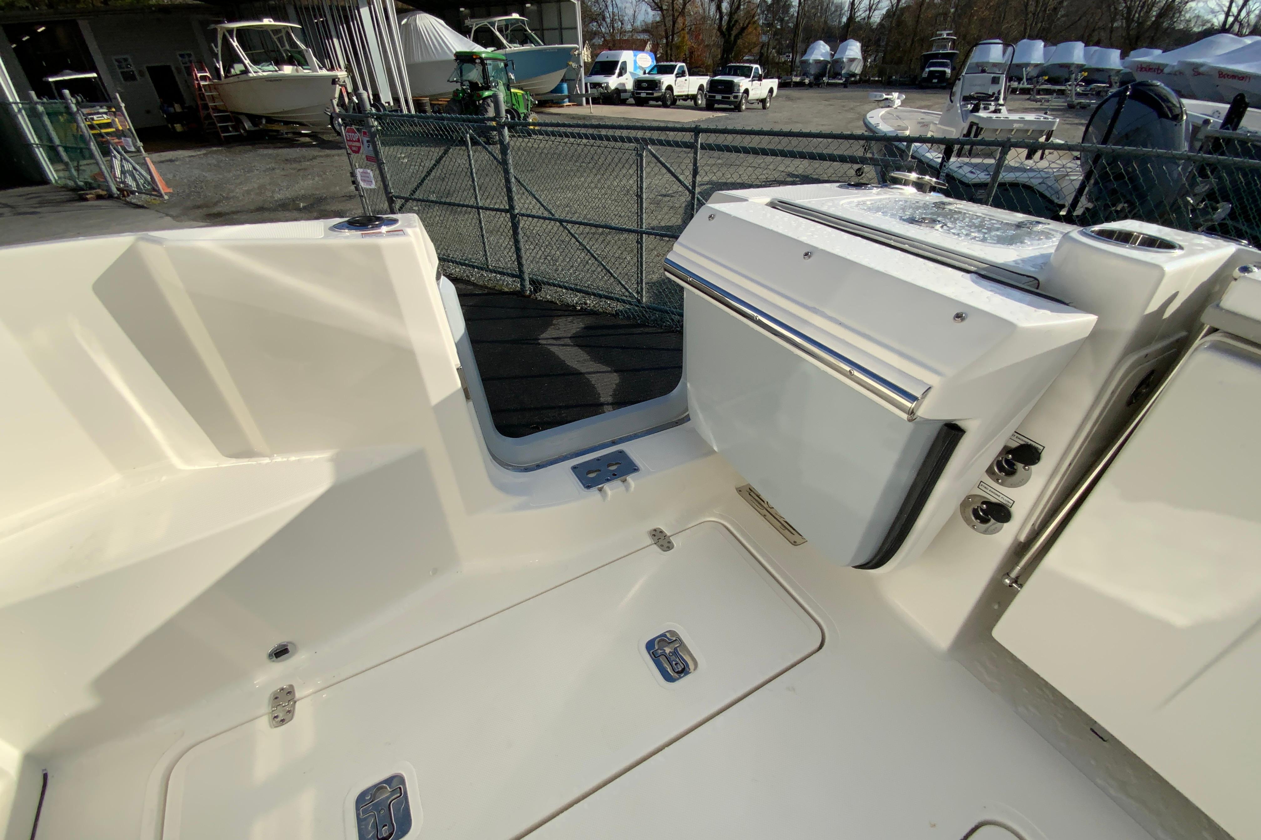 2026 Pursuit DC 326 Dual Console-17