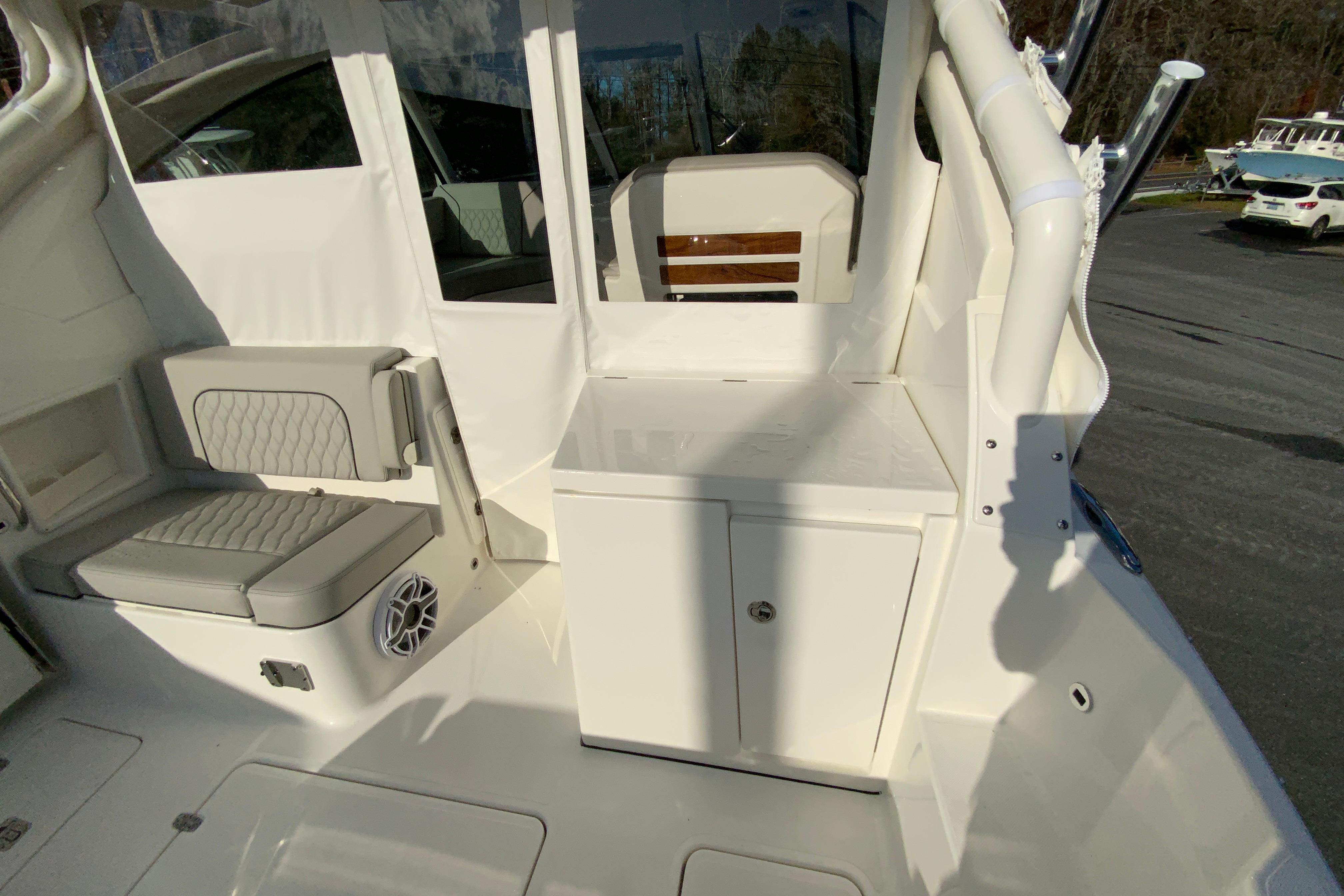 2026 Pursuit DC 326 Dual Console-18