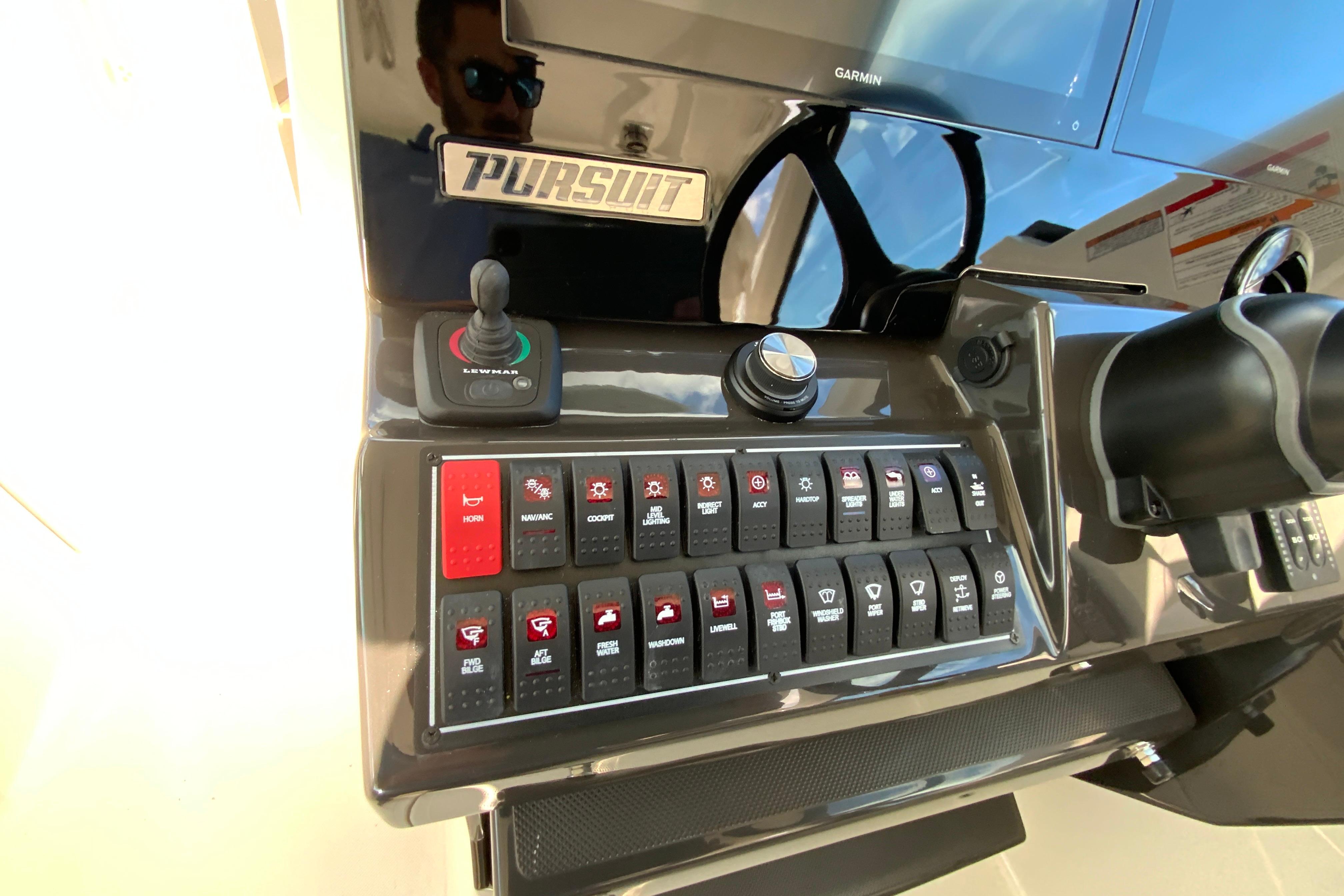 2026 Pursuit DC 326 Dual Console-23