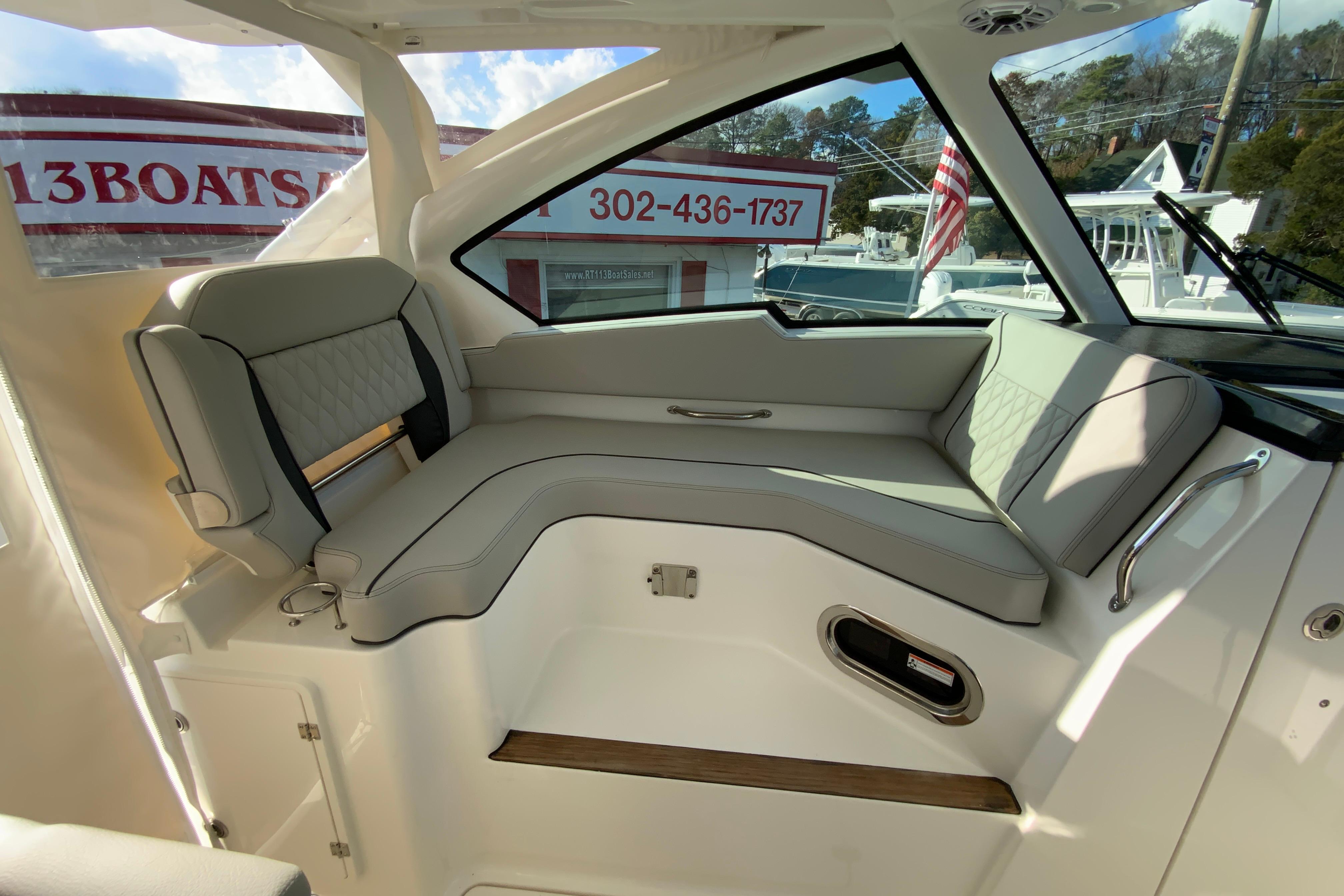 2026 Pursuit DC 326 Dual Console-27