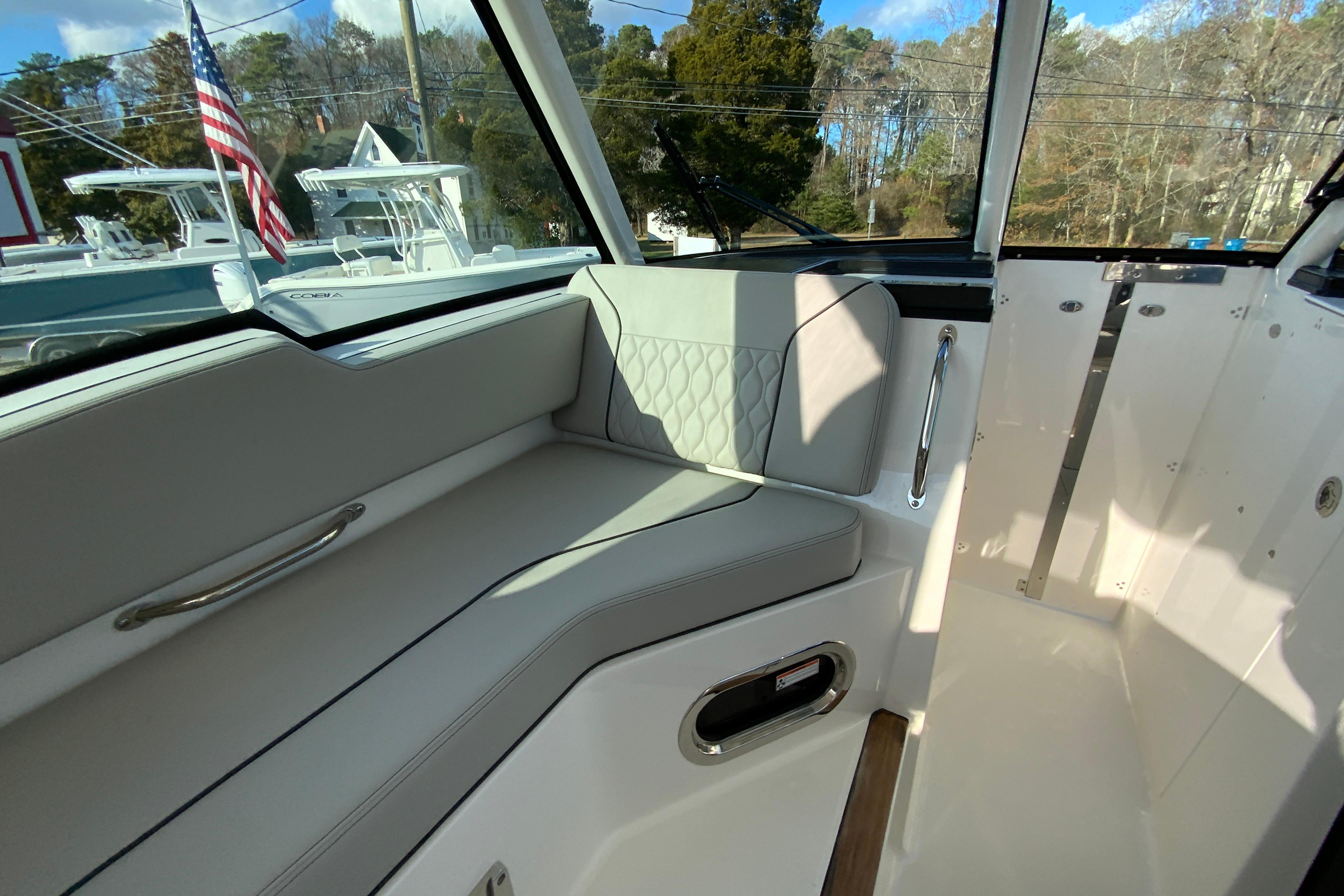 2026 Pursuit DC 326 Dual Console-29