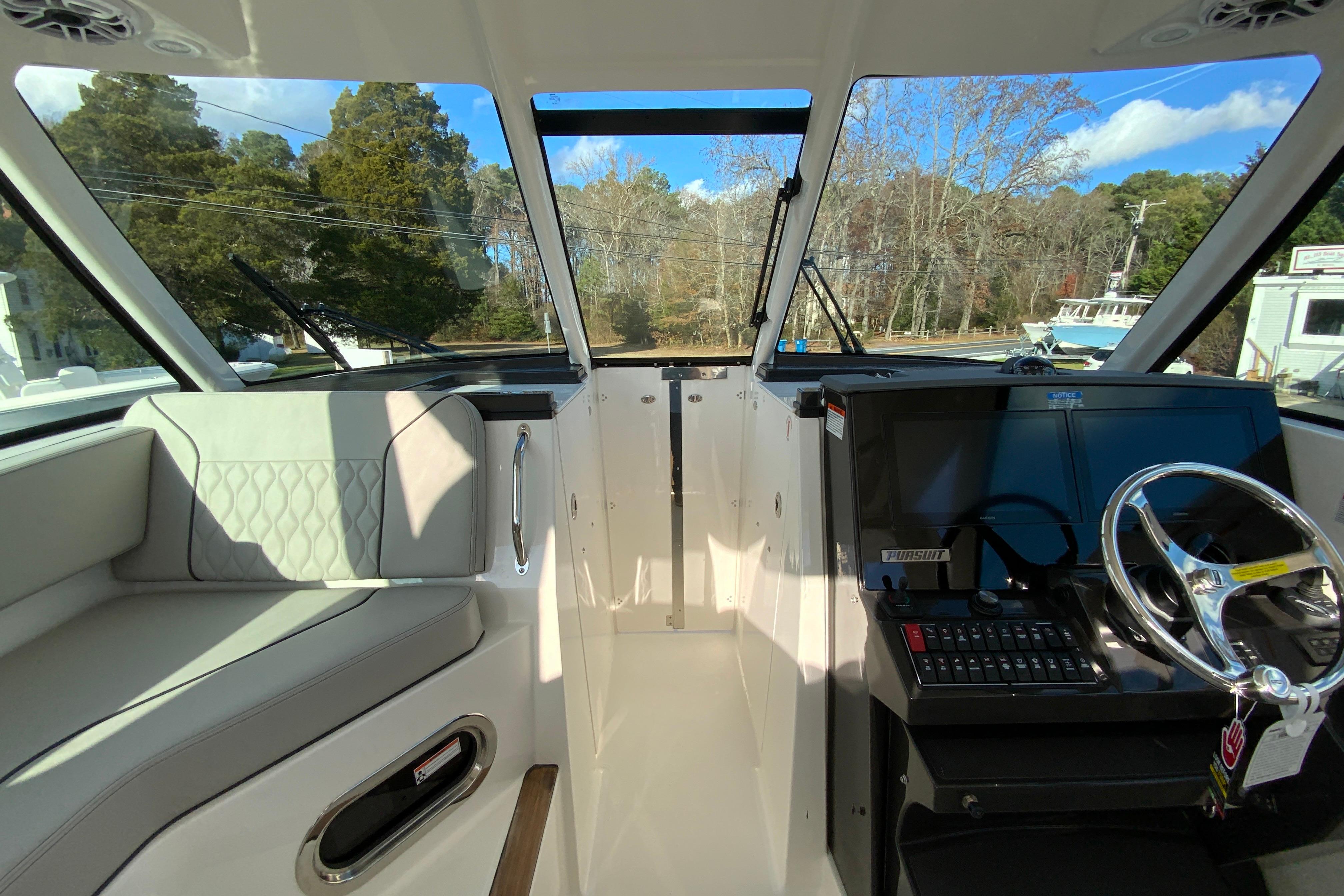 2026 Pursuit DC 326 Dual Console-30