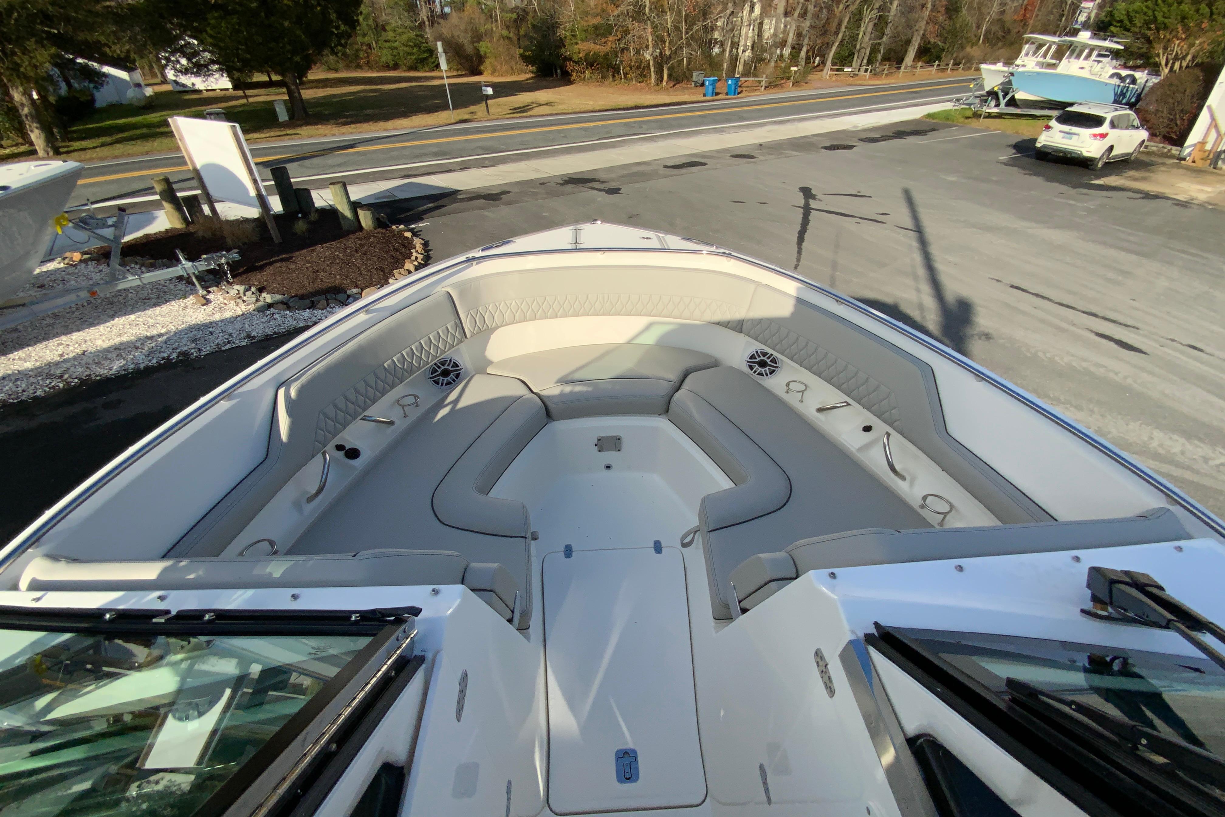 2026 Pursuit DC 326 Dual Console-32