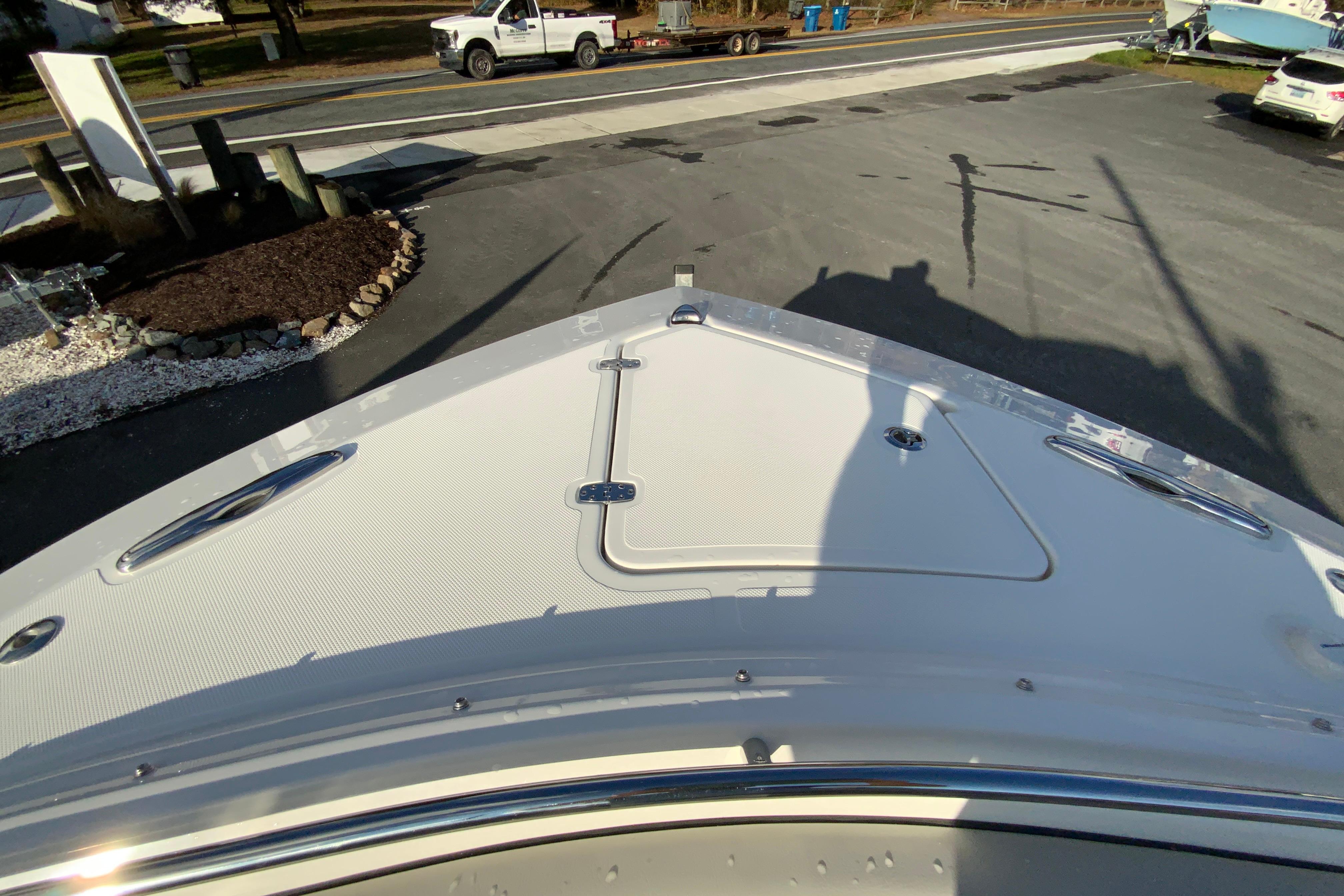 2026 Pursuit DC 326 Dual Console-33