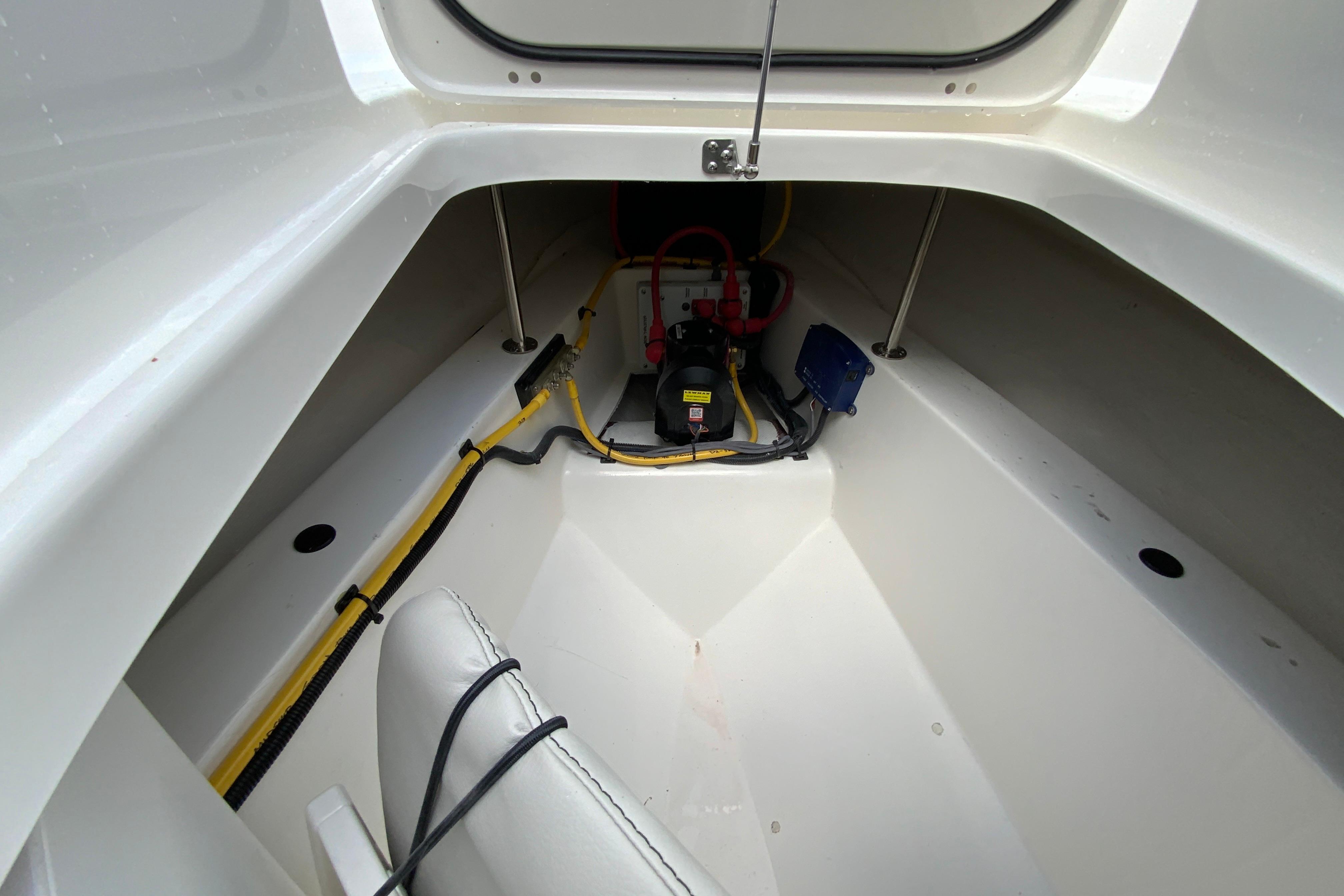 2026 Pursuit DC 326 Dual Console-40