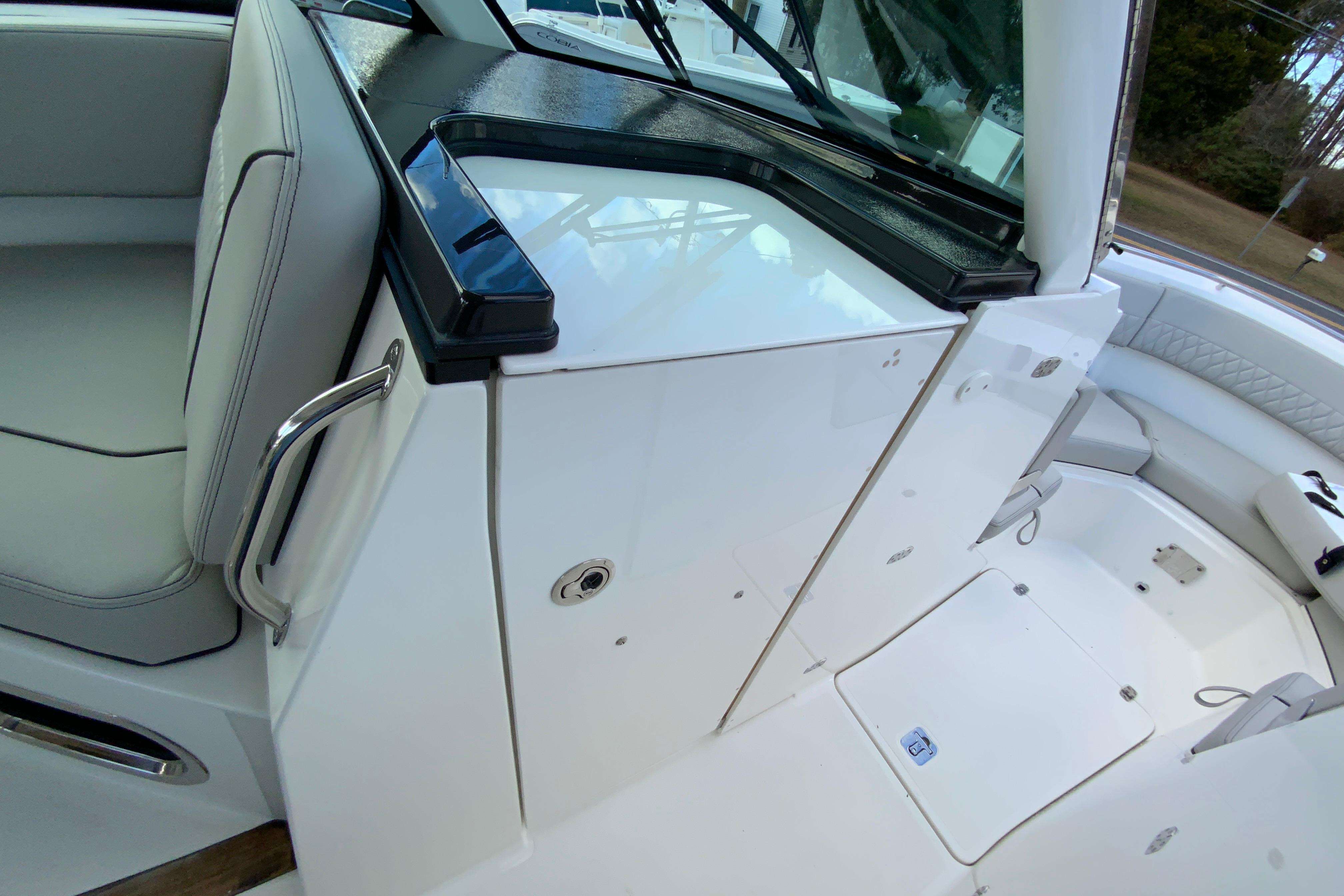 2026 Pursuit DC 326 Dual Console-42