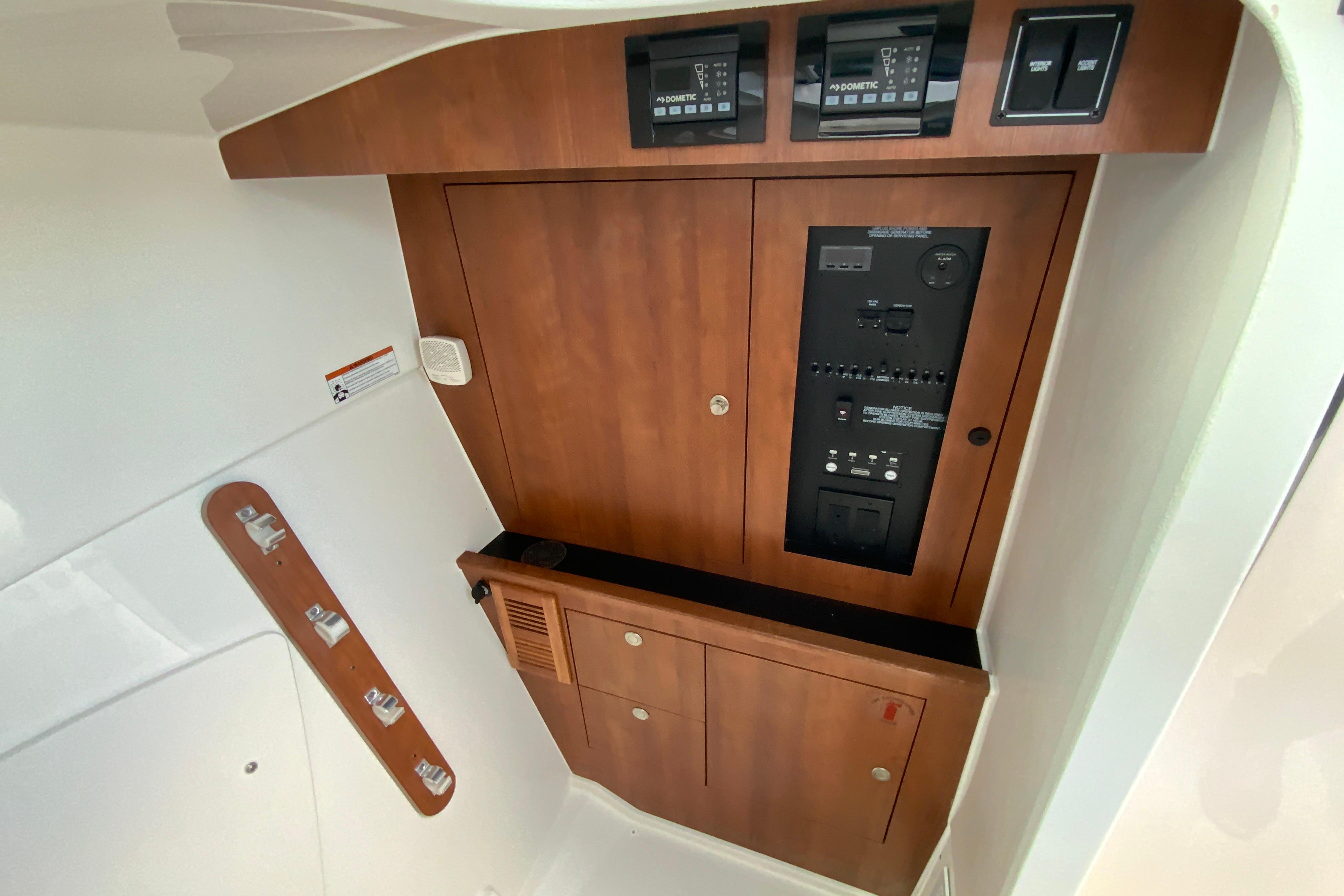 2026 Pursuit DC 326 Dual Console-44