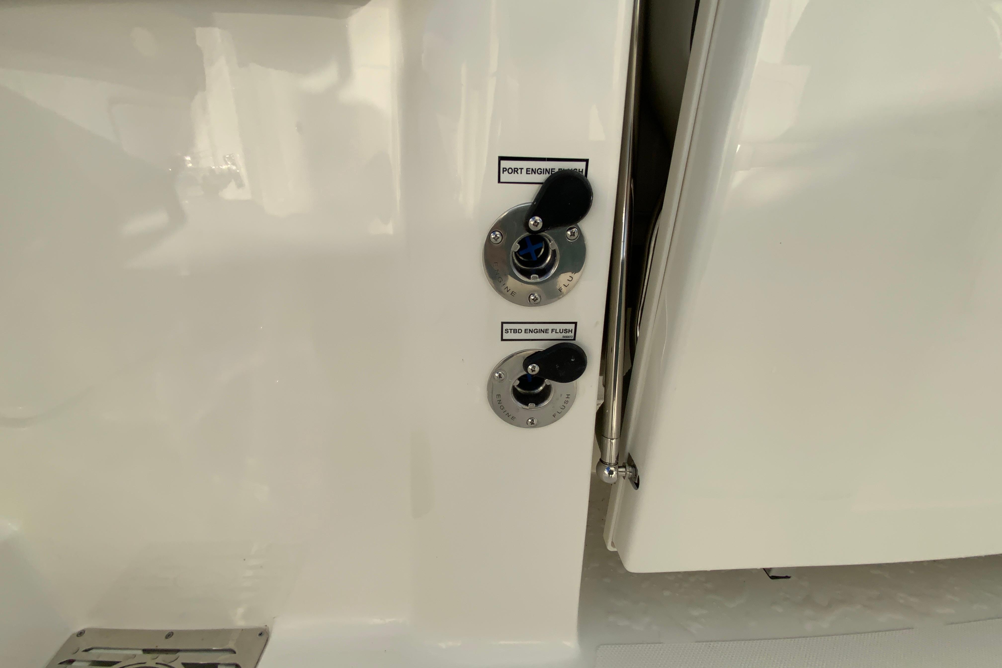 2026 Pursuit DC 326 Dual Console-55