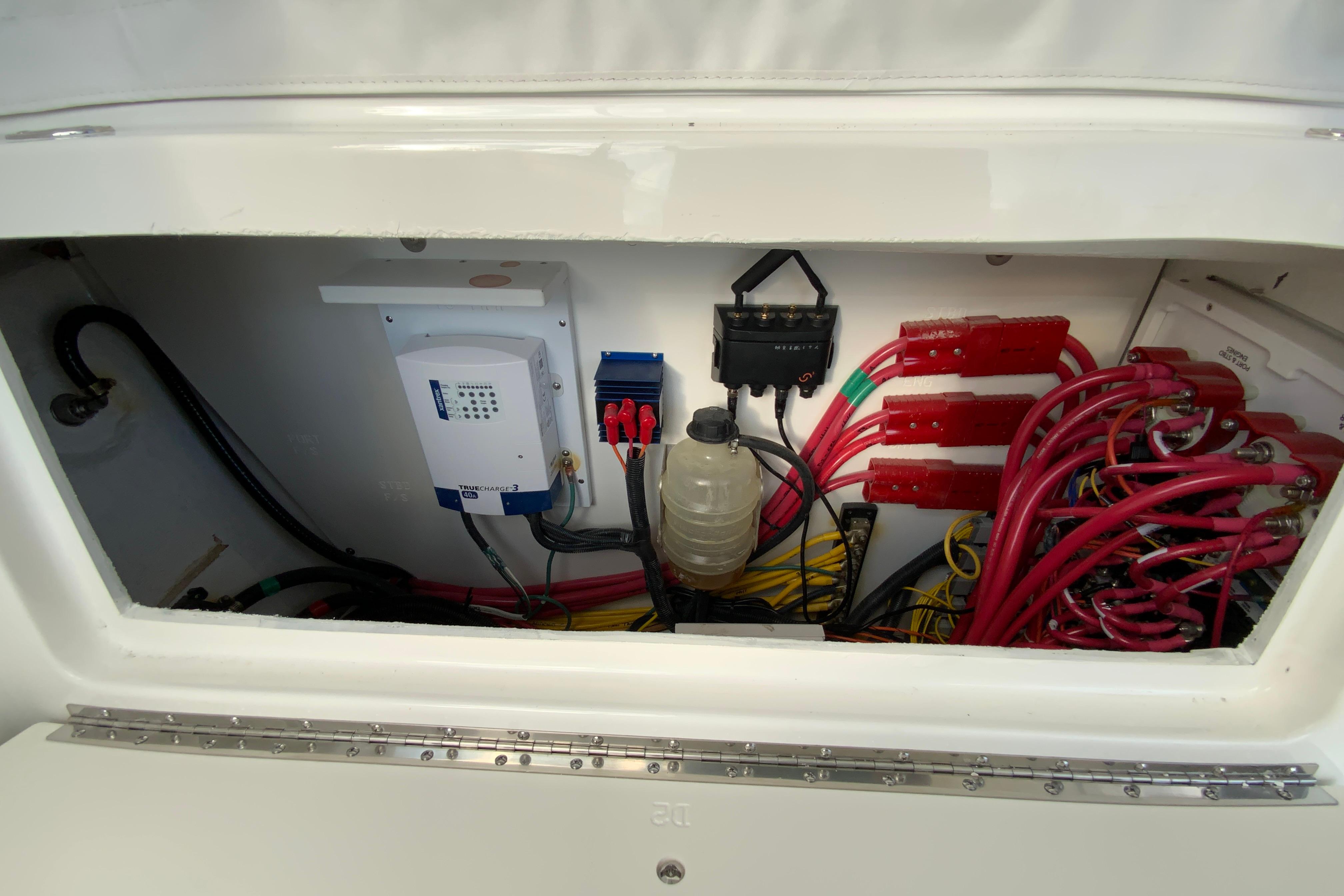 2026 Pursuit DC 326 Dual Console-62