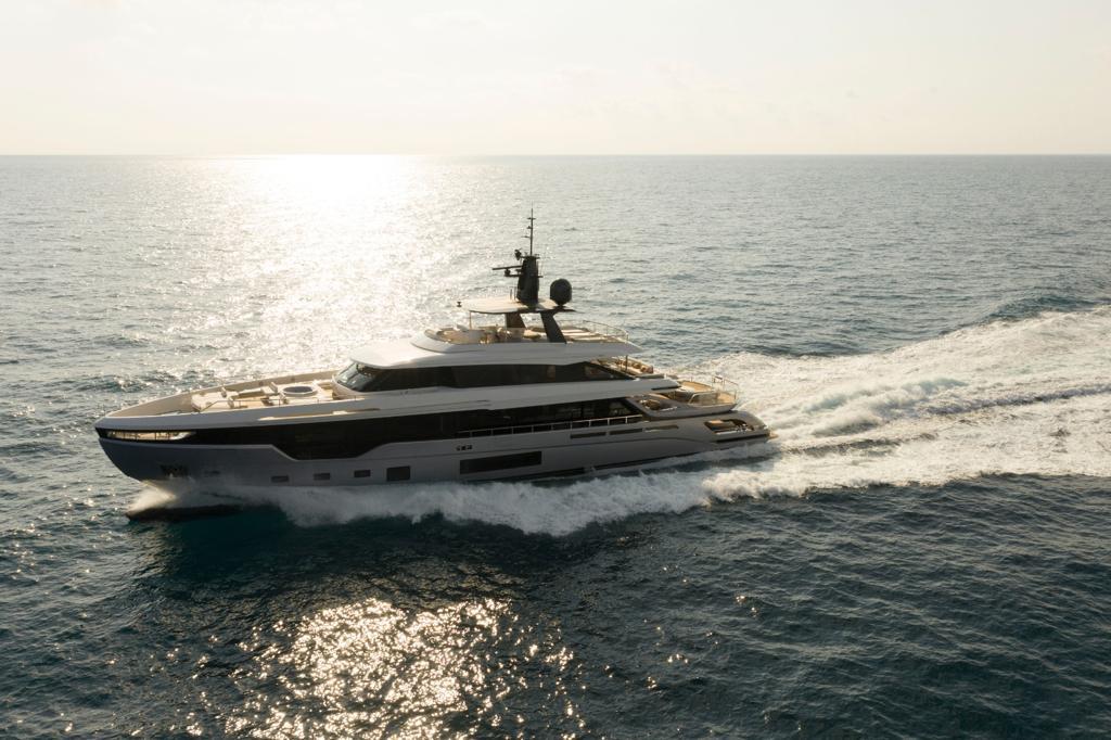 2021 Azimut grande trideck 38m