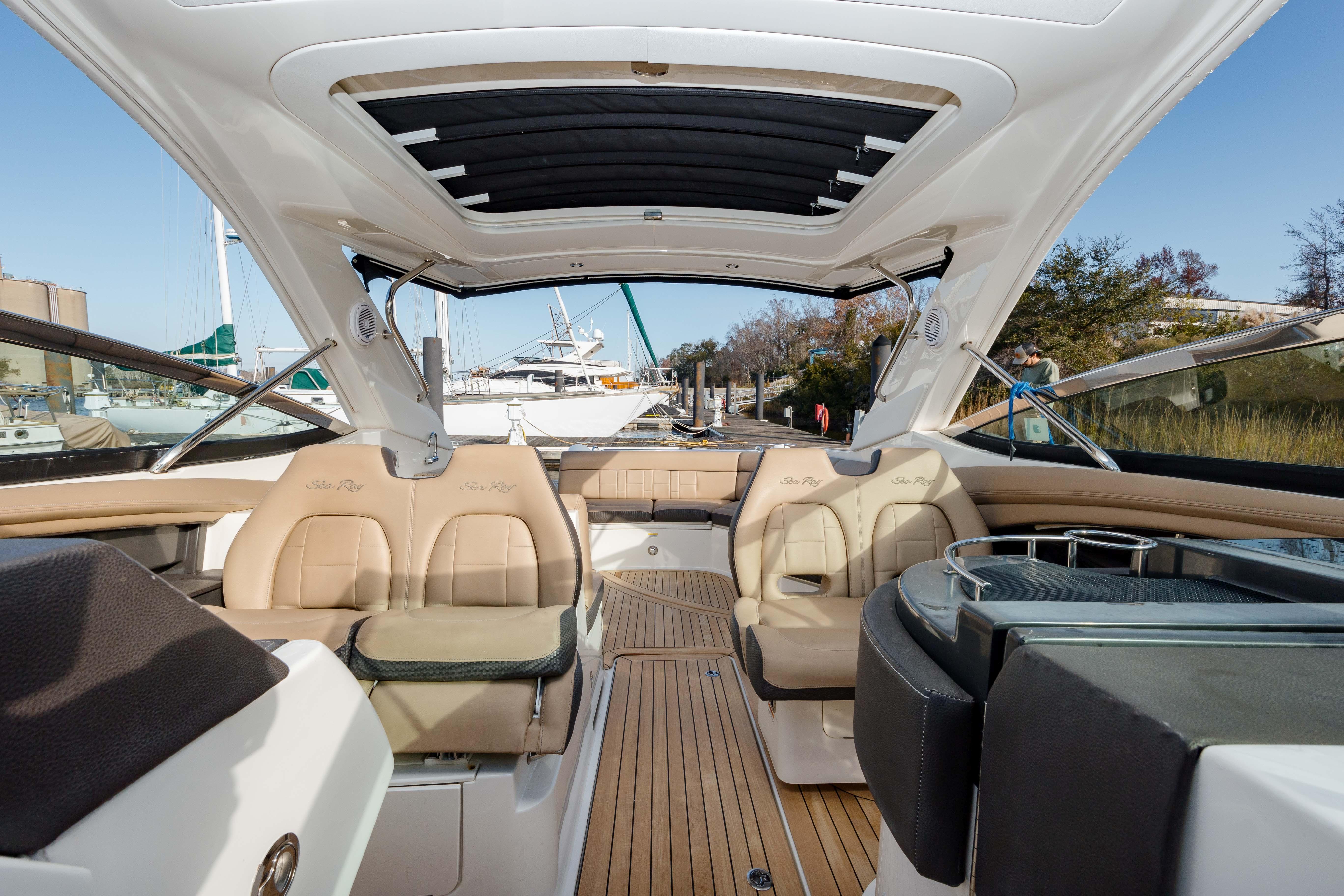 2016 Sea Ray 350 SLX