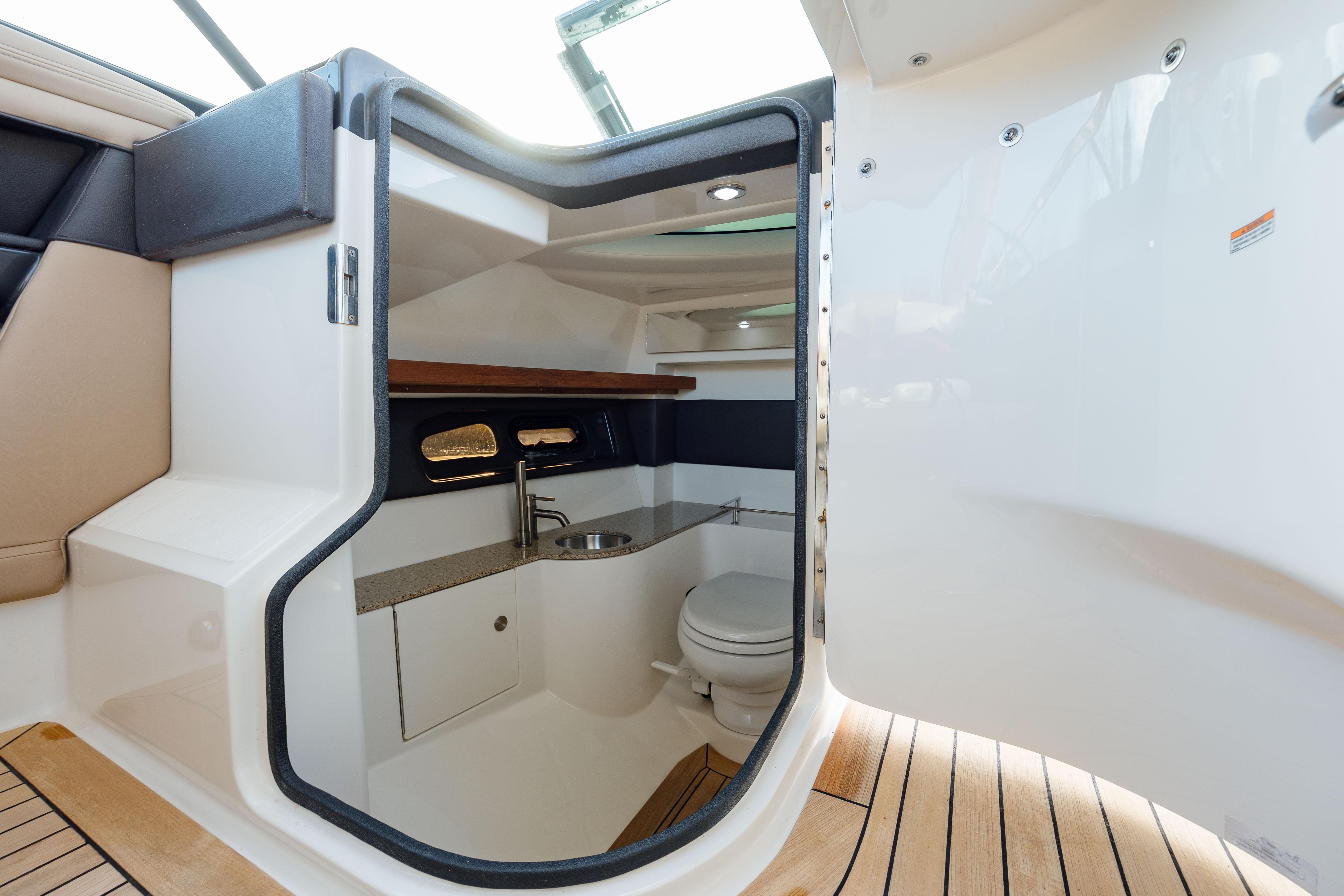 2016 Sea Ray 350 SLX