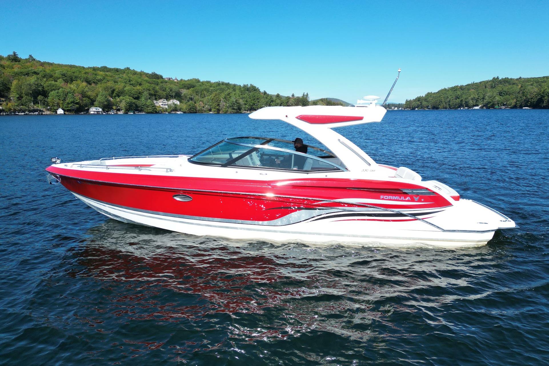 2024 Formula 330 Crossover Bowrider