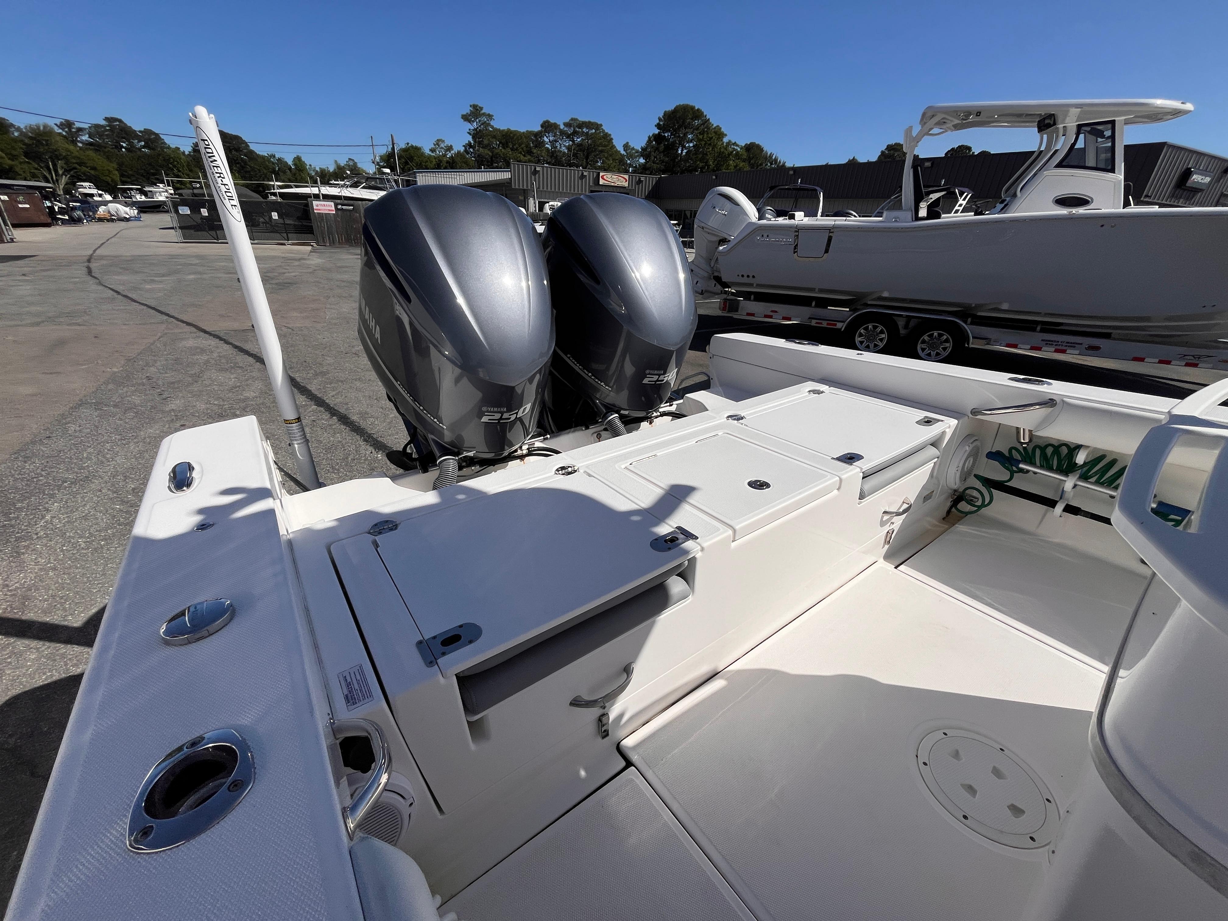 2017-everglades-273-center-console-power-9774607-20250428130851660-1_XLARGE
