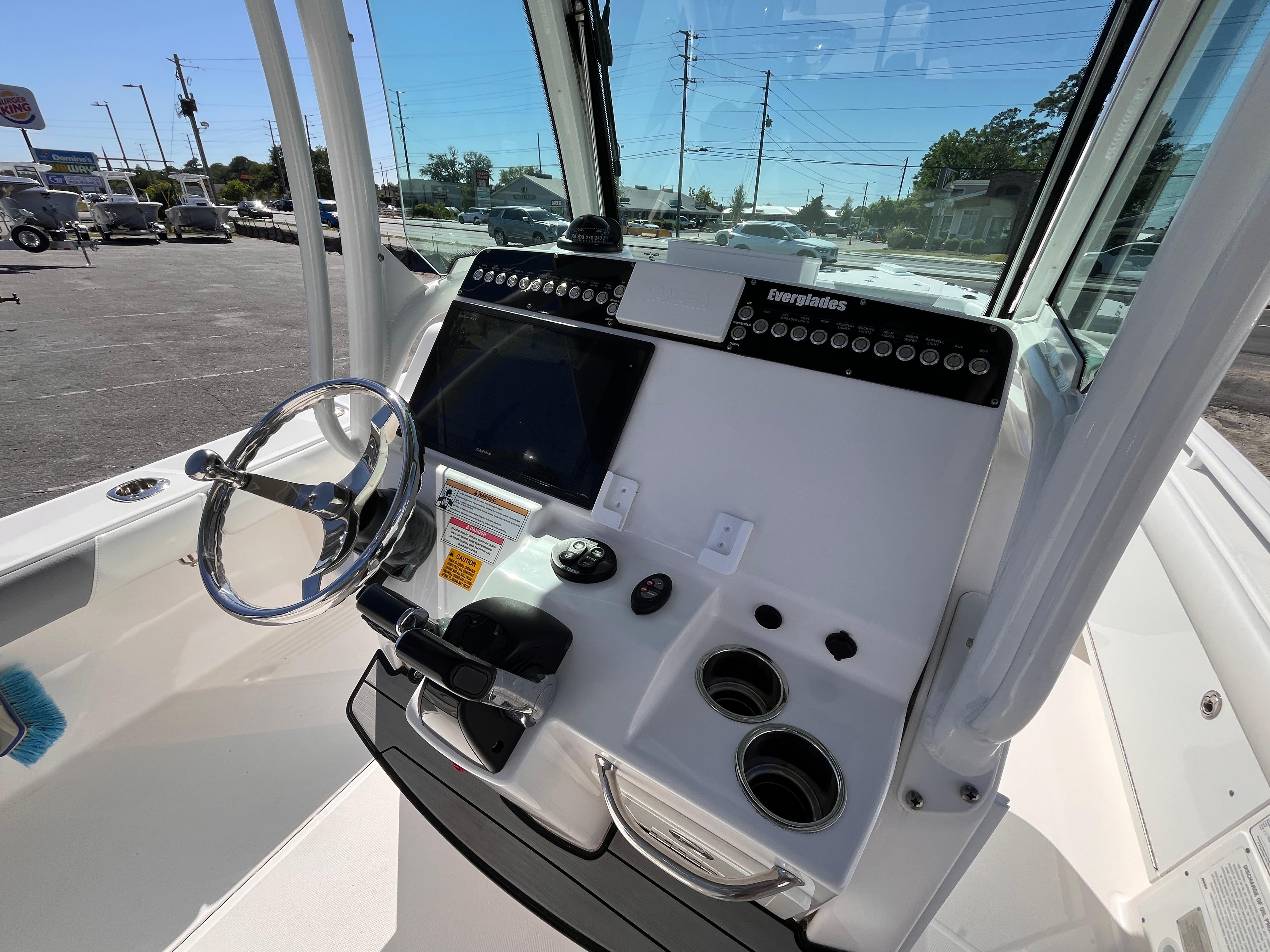 2017-everglades-273-center-console-power-9774607-20250428130903523-1_XLARGE