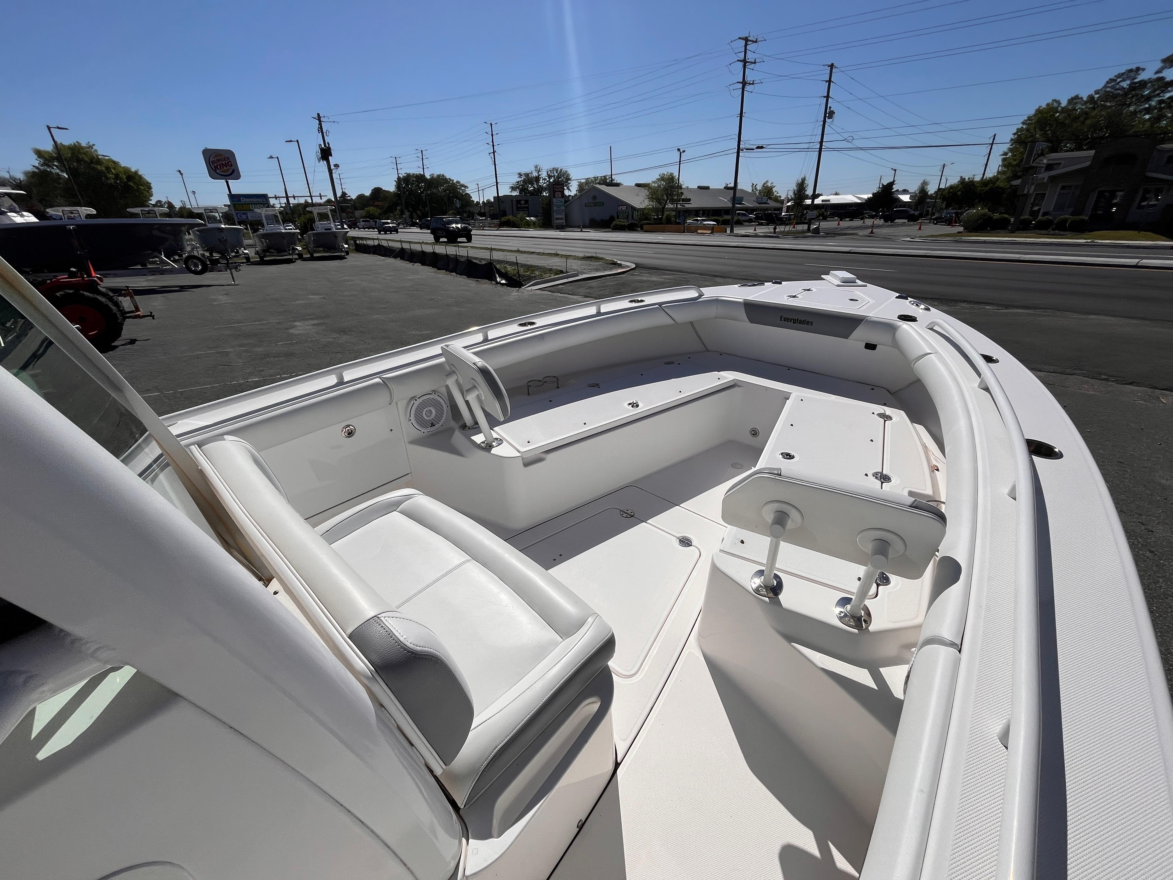 2017-everglades-273-center-console-power-9774607-20250428130957558-1_XLARGE