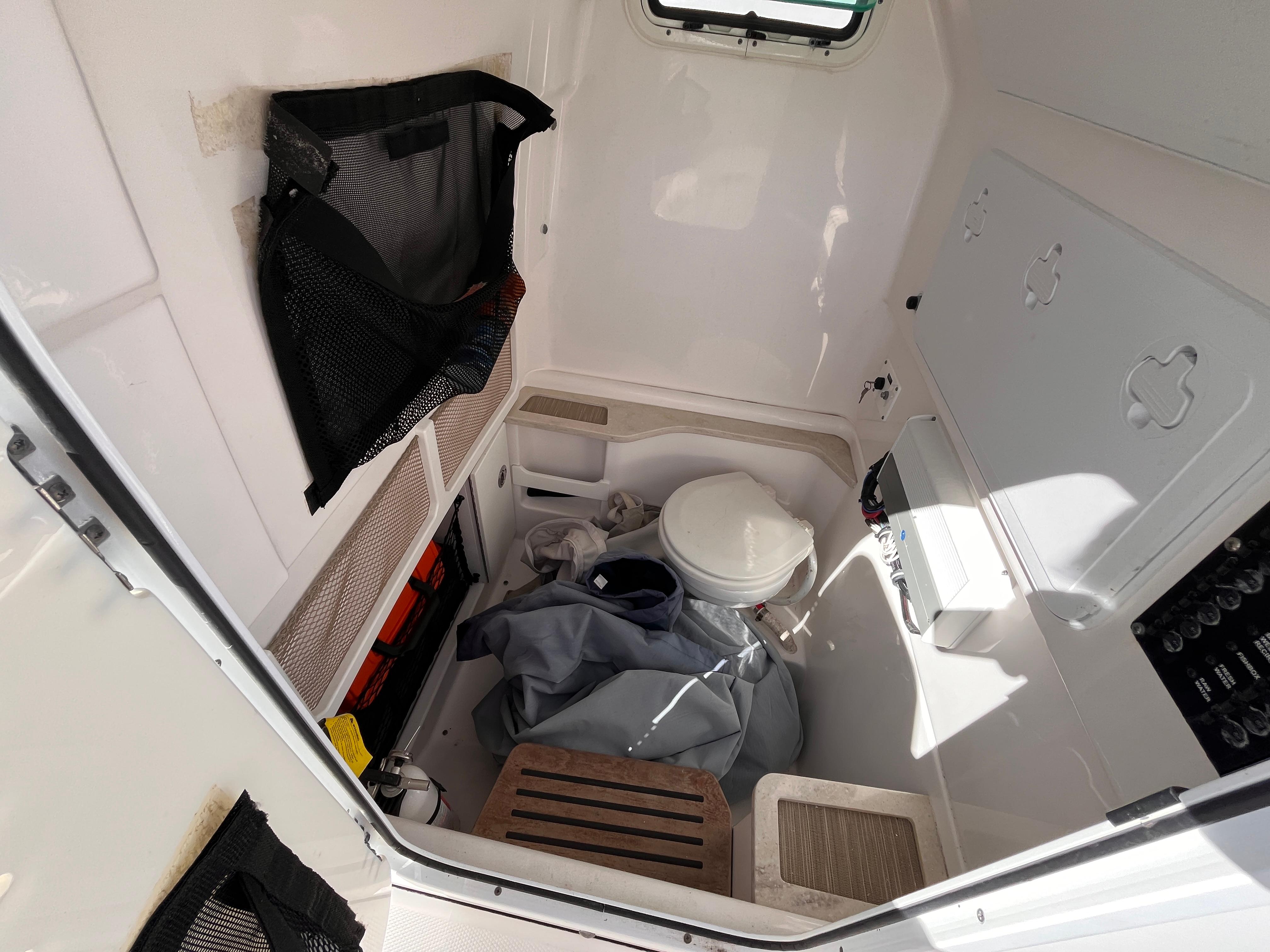 2017-everglades-273-center-console-power-9774607-20250428131257293-1_XLARGE