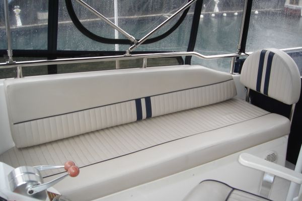 Flybridge stbd side settee
