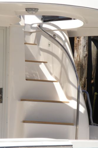 Flybridge molded stairs