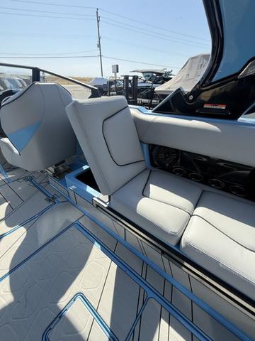 2025 Centurion Fe25 boat interior with sleek seating and modern design.