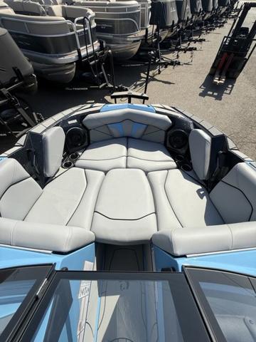 2025 Centurion Fe25 boat interior with plush seating and modern design.