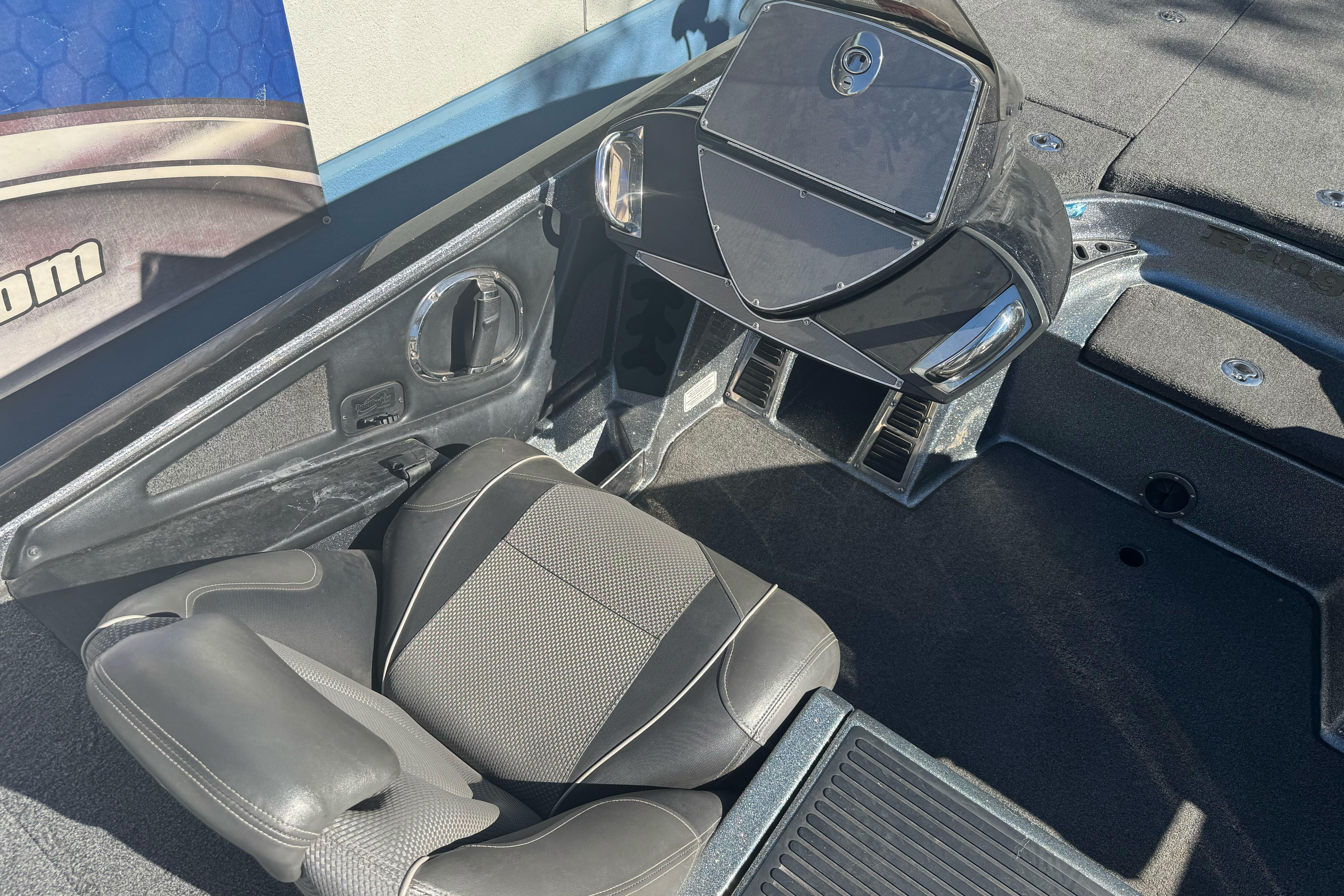 2020 Ranger Z521C Ranger Cup Equipped boat interior with black seating and dashboard.