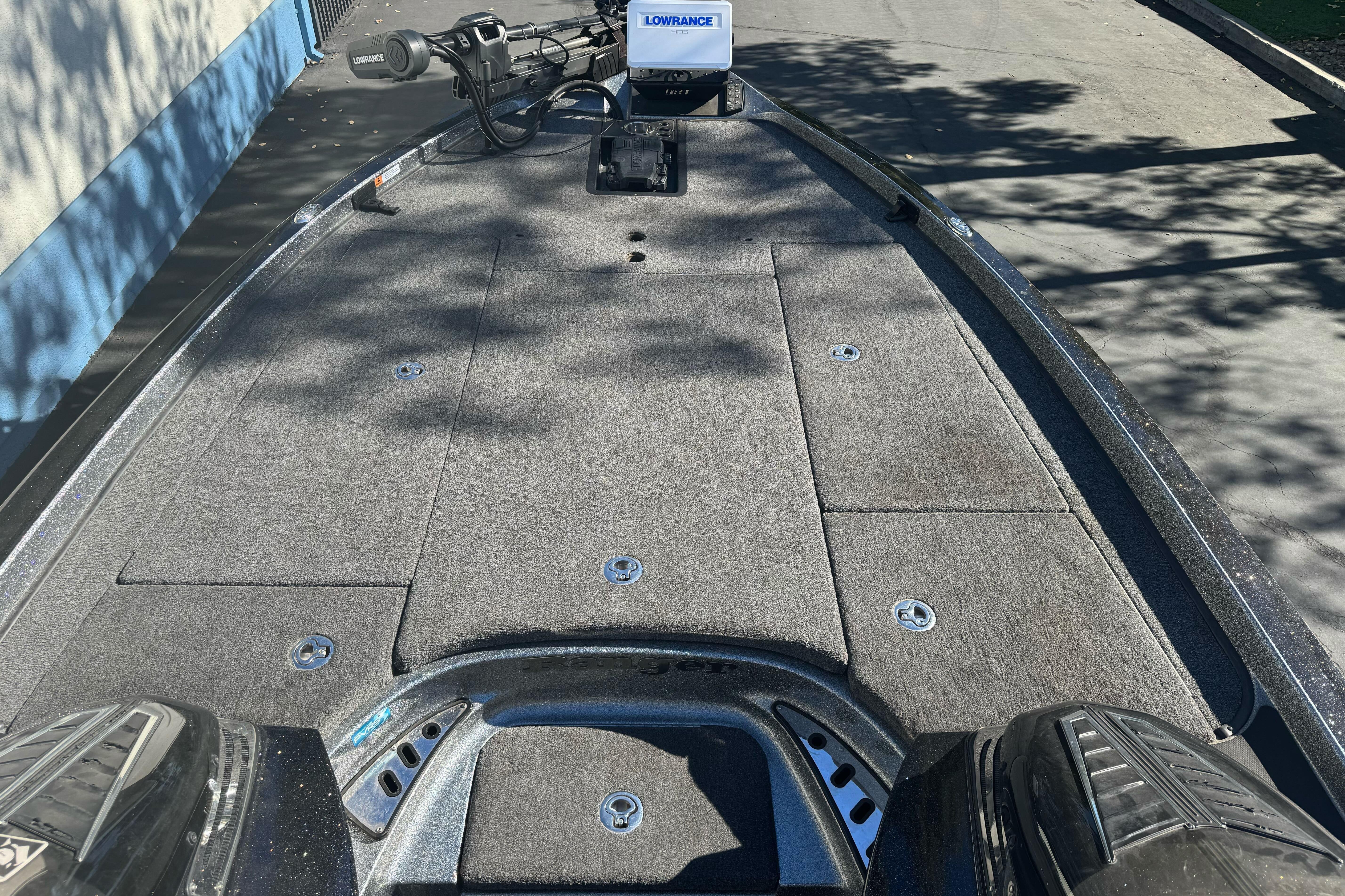 2020 Ranger Z521C Ranger Cup Equipped boat deck with Lowrance electronics.