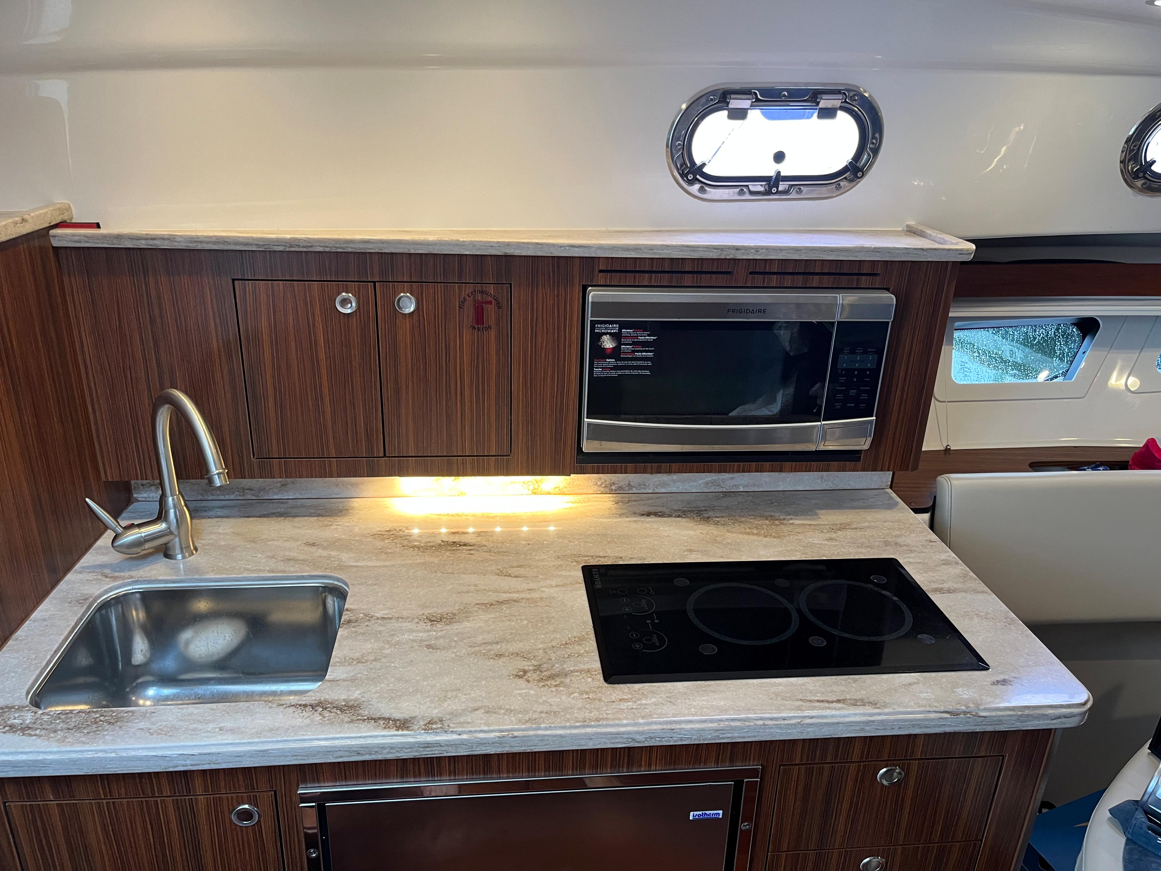 35 ft Pursuit 355 OS Galley