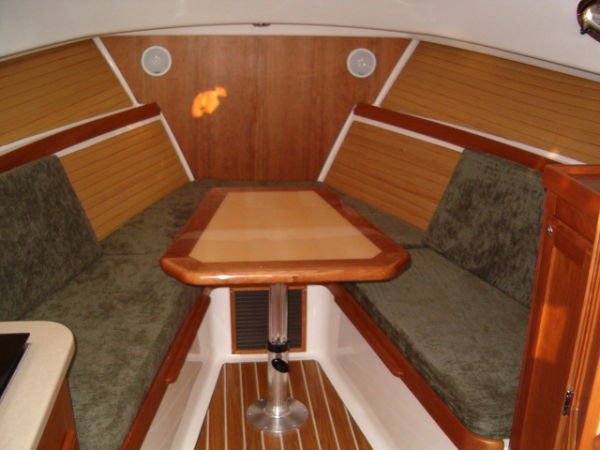 V berth/settee