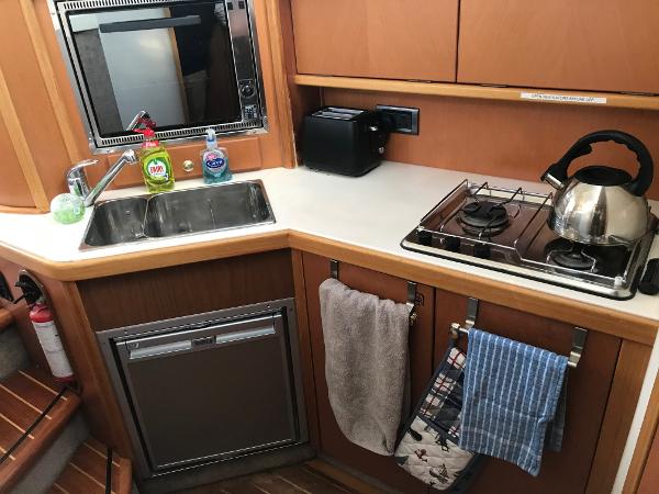 2001 Sealine F37
