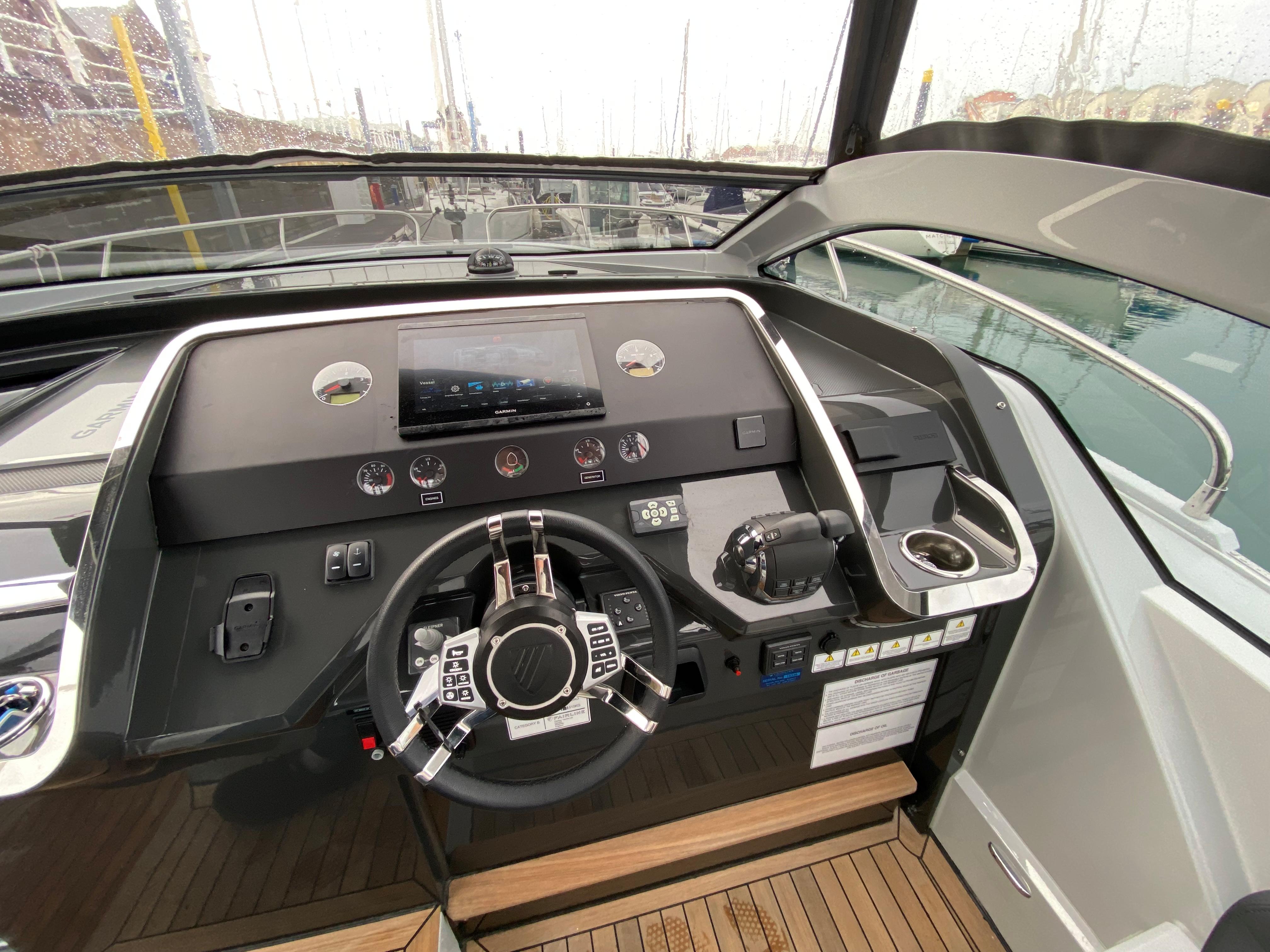 Fairline F//Line 33