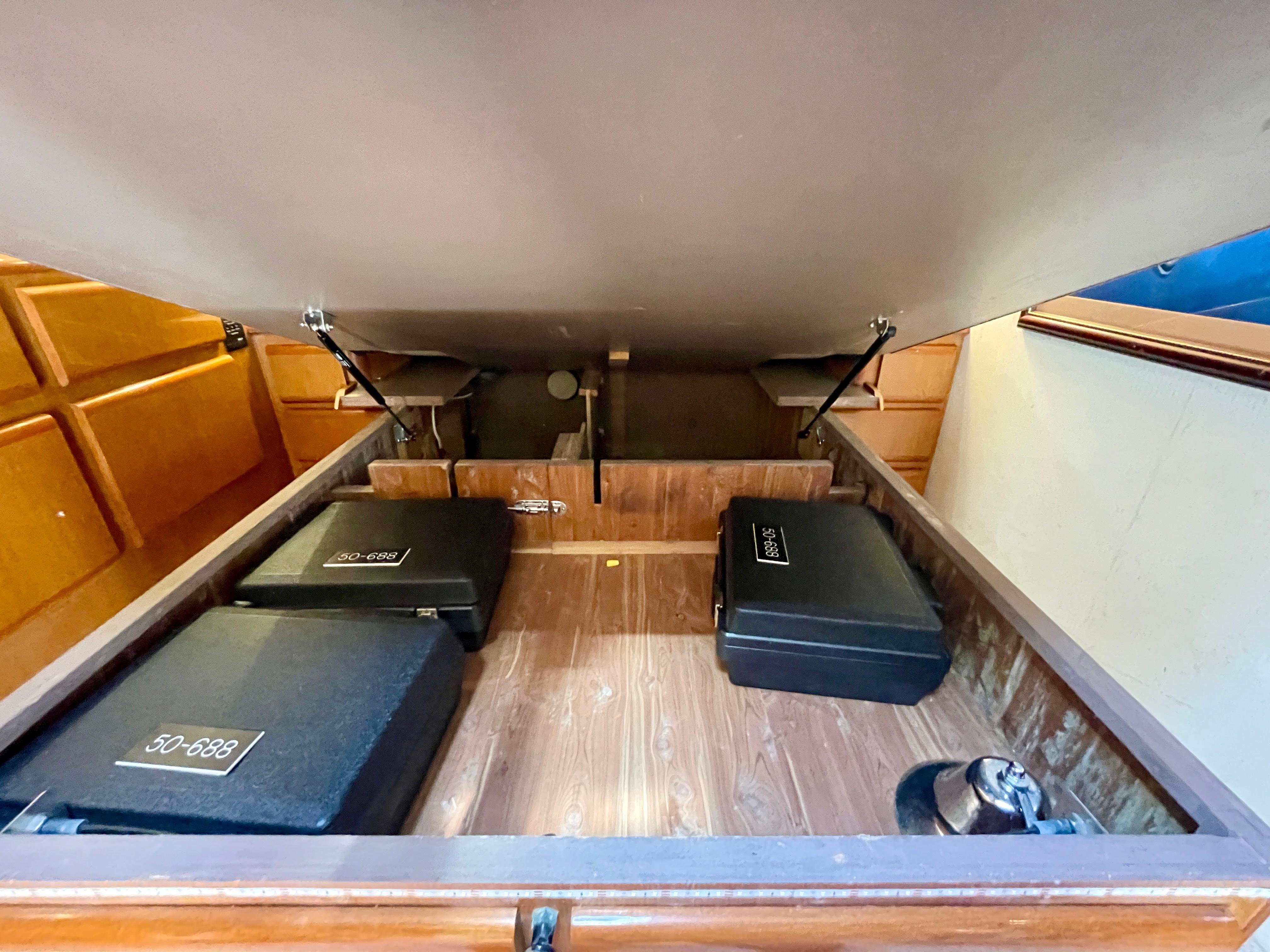 1998-viking-50-convertible-power-9874701-20250716133901766-1