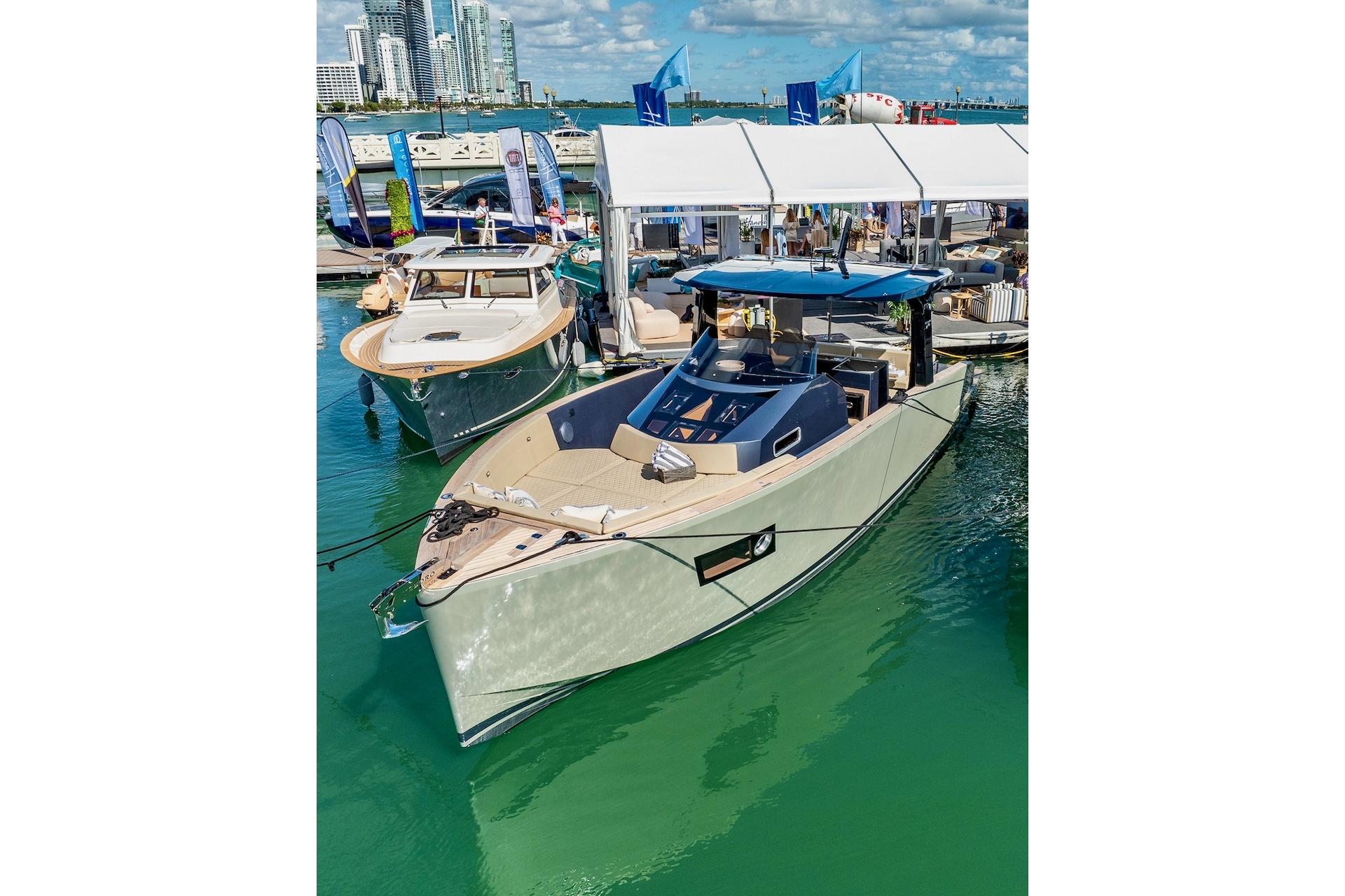 Tesoro-T40 Inboard 2022-OASIS FL-US-9744722 | Thumbnail