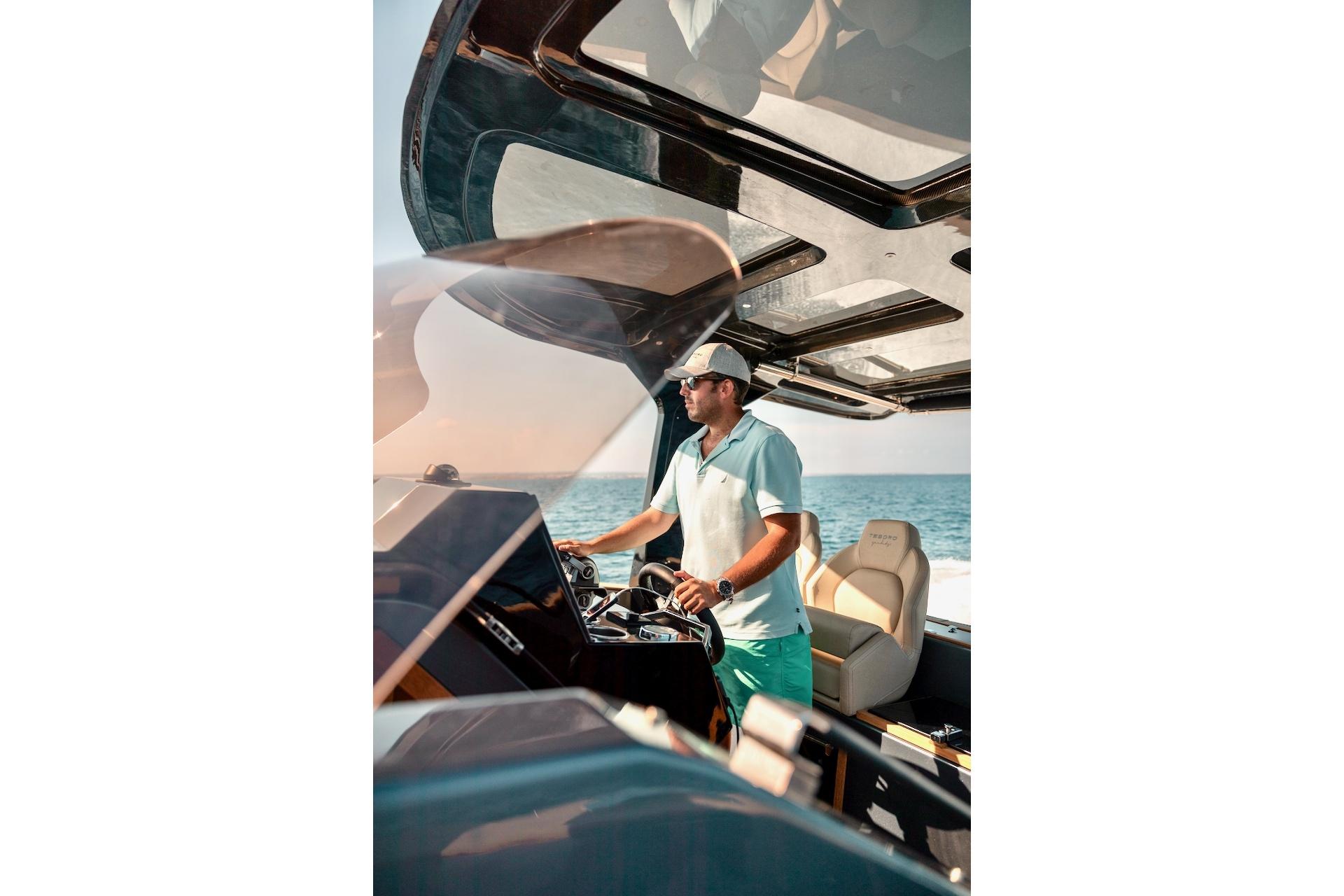 Tesoro-T40 Inboard 2022-OASIS FL-US-9744722 | Thumbnail