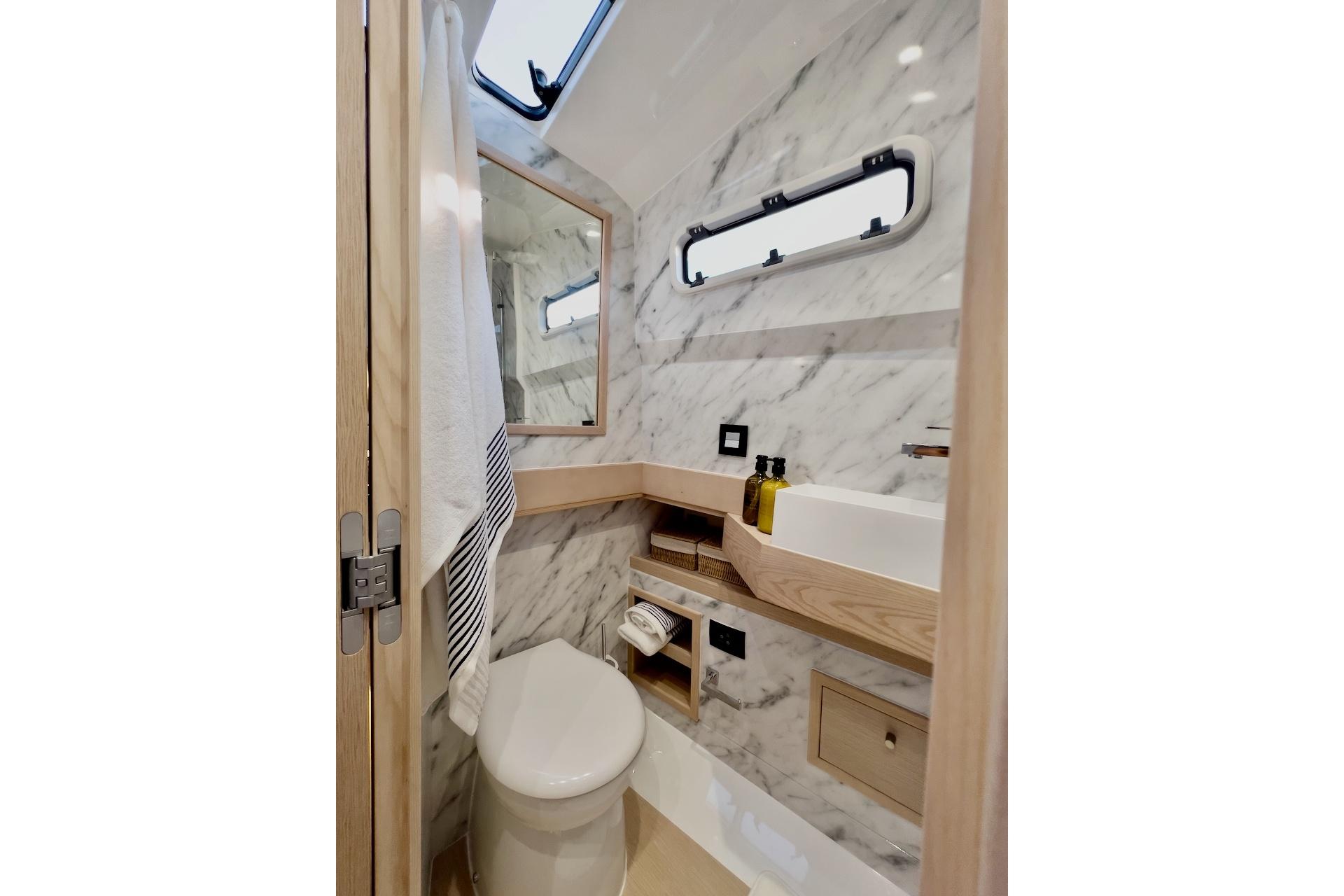 Tesoro-T40 Inboard 2022-OASIS FL-US-9744722 | Thumbnail